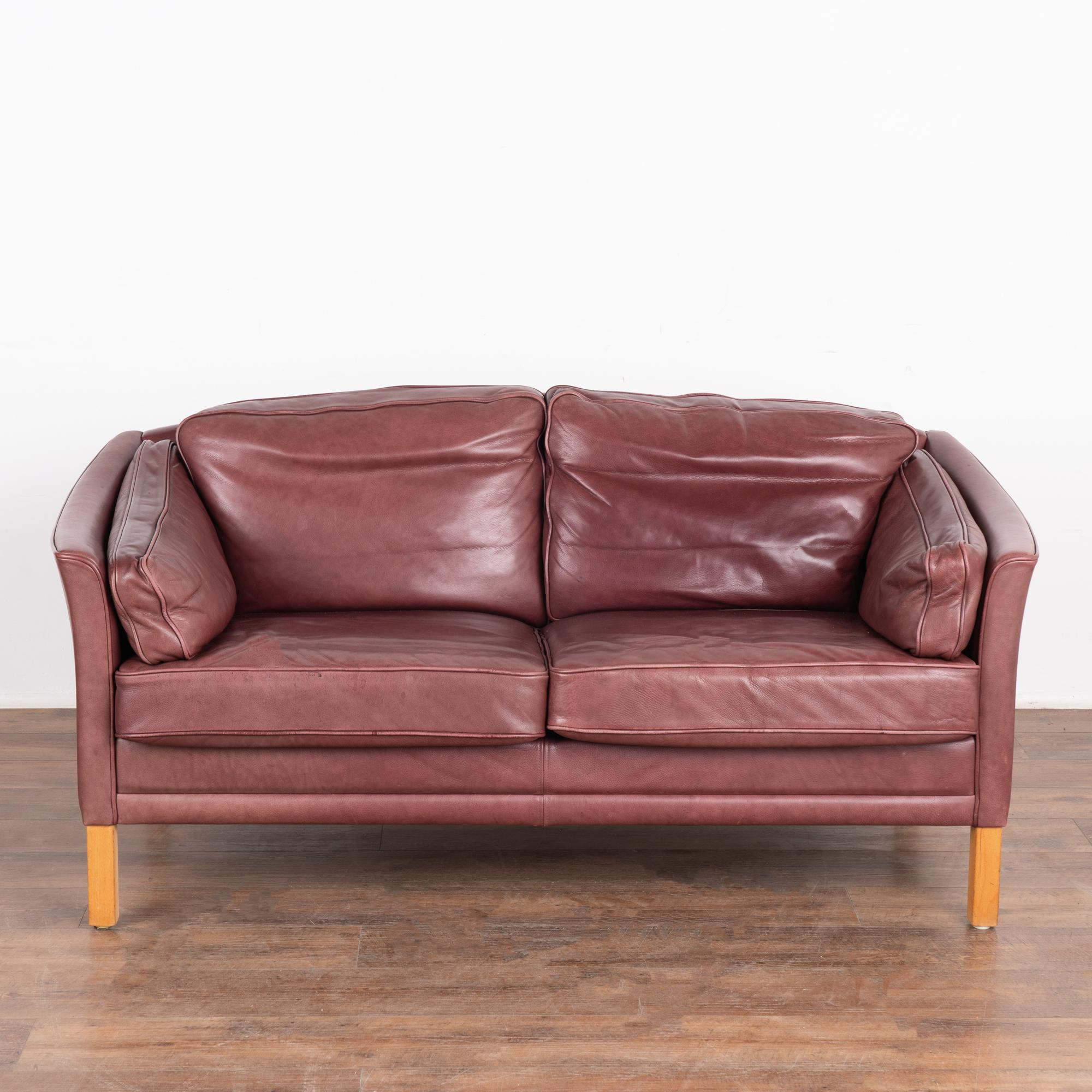 Mid-Century Modern Set of Mid Century Purple Leather 3 Seat Sofa & 2 Seat Loveseat, Denmark 1960-70 For Sale