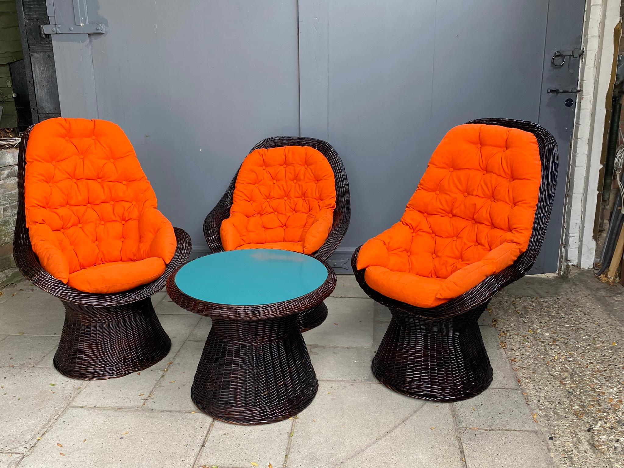 Set of Mid Century Rattan Chairs & Table By Rohe Noordwolde, Holland, 1970s

This mid-century Rattan chairs and table crafted by Rohe Noordwolde in Holland during the 1970s exude an unmistakable charm and timeless elegance. Renowned for their