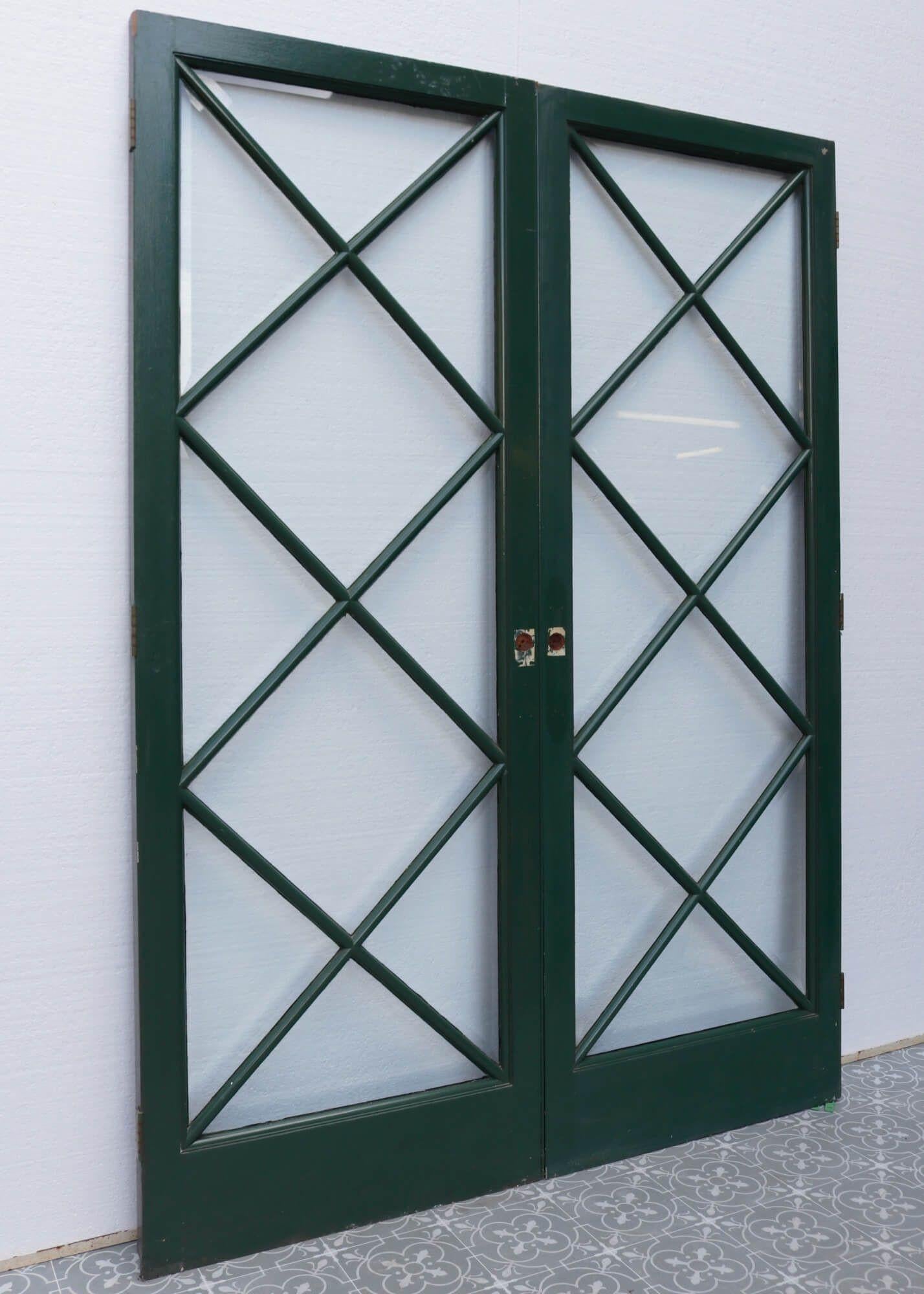 20ième siècle Ensemble de portes intérieures vitrées récupérées du milieu du siècle dernier en vente