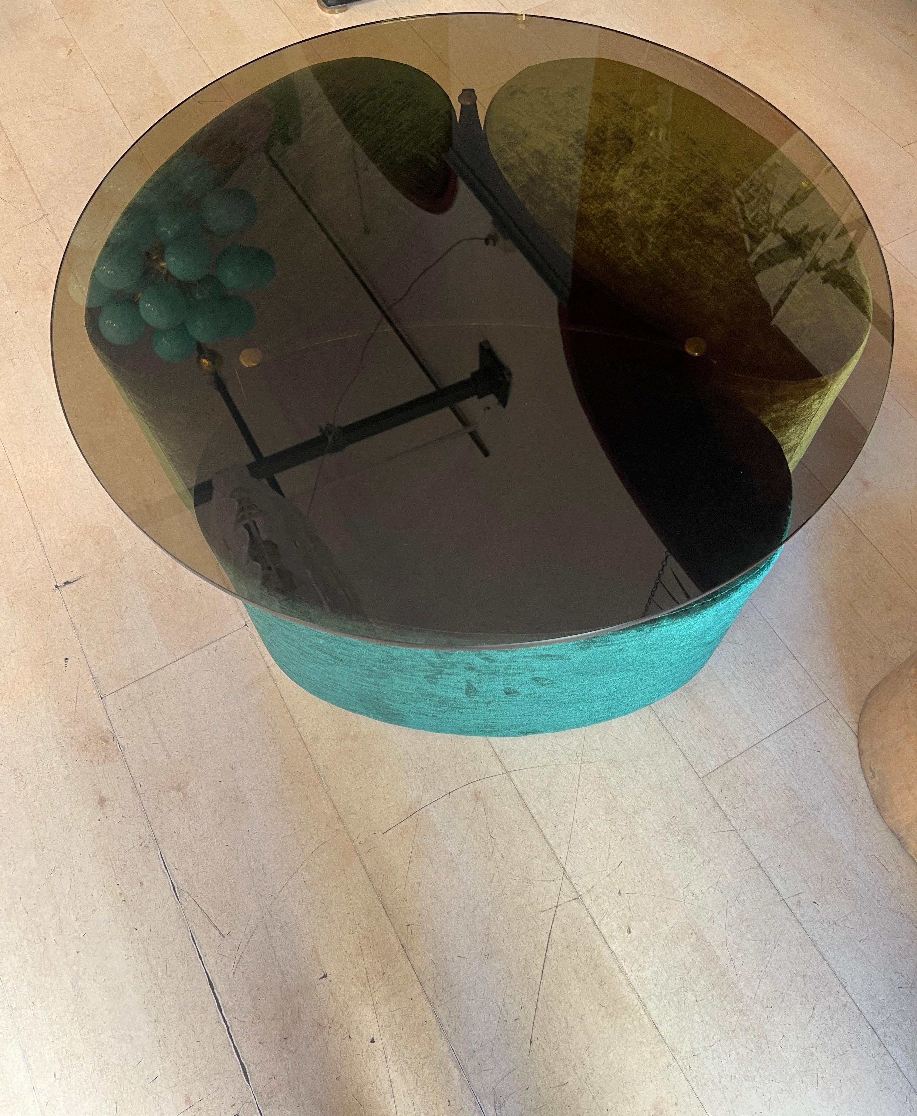 Set of Mid-Century Round Coffee Table and Three Green Velvet Foldaway Poufs 7