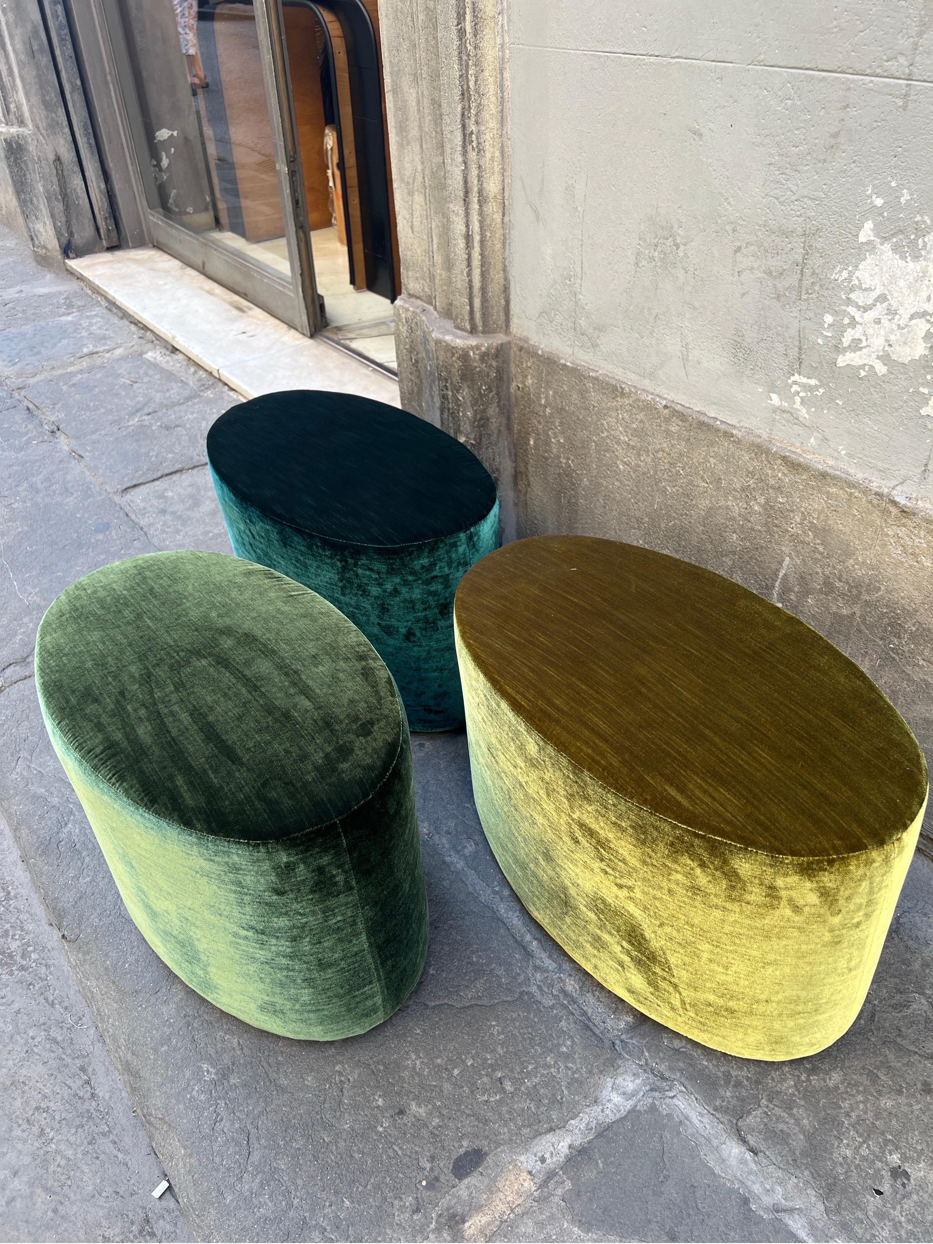 Set of Mid-Century Round Coffee Table and Three Green Velvet Foldaway Poufs 8