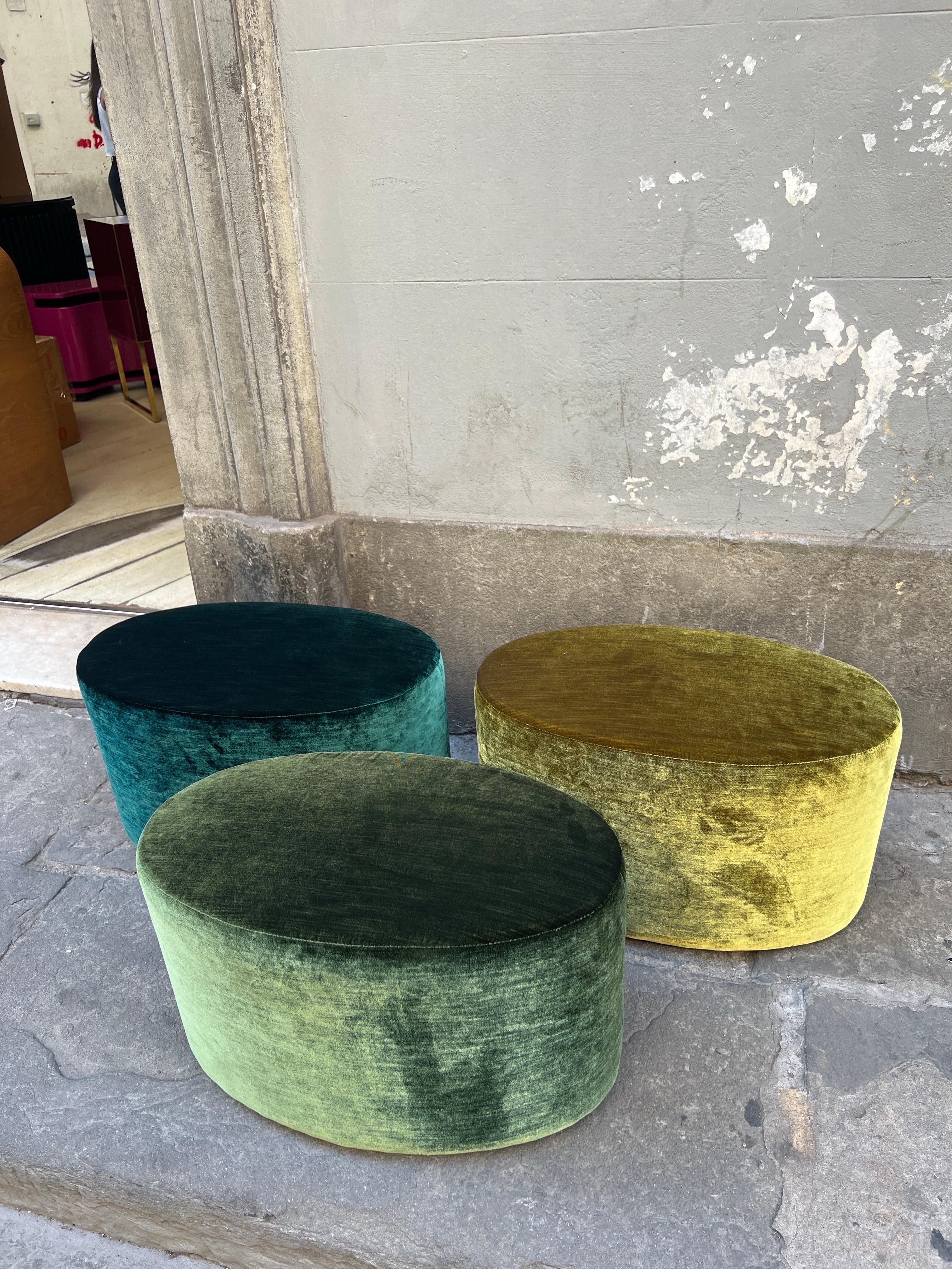 Set of Mid-Century Round Coffee Table and Three Green Velvet Foldaway Poufs 9