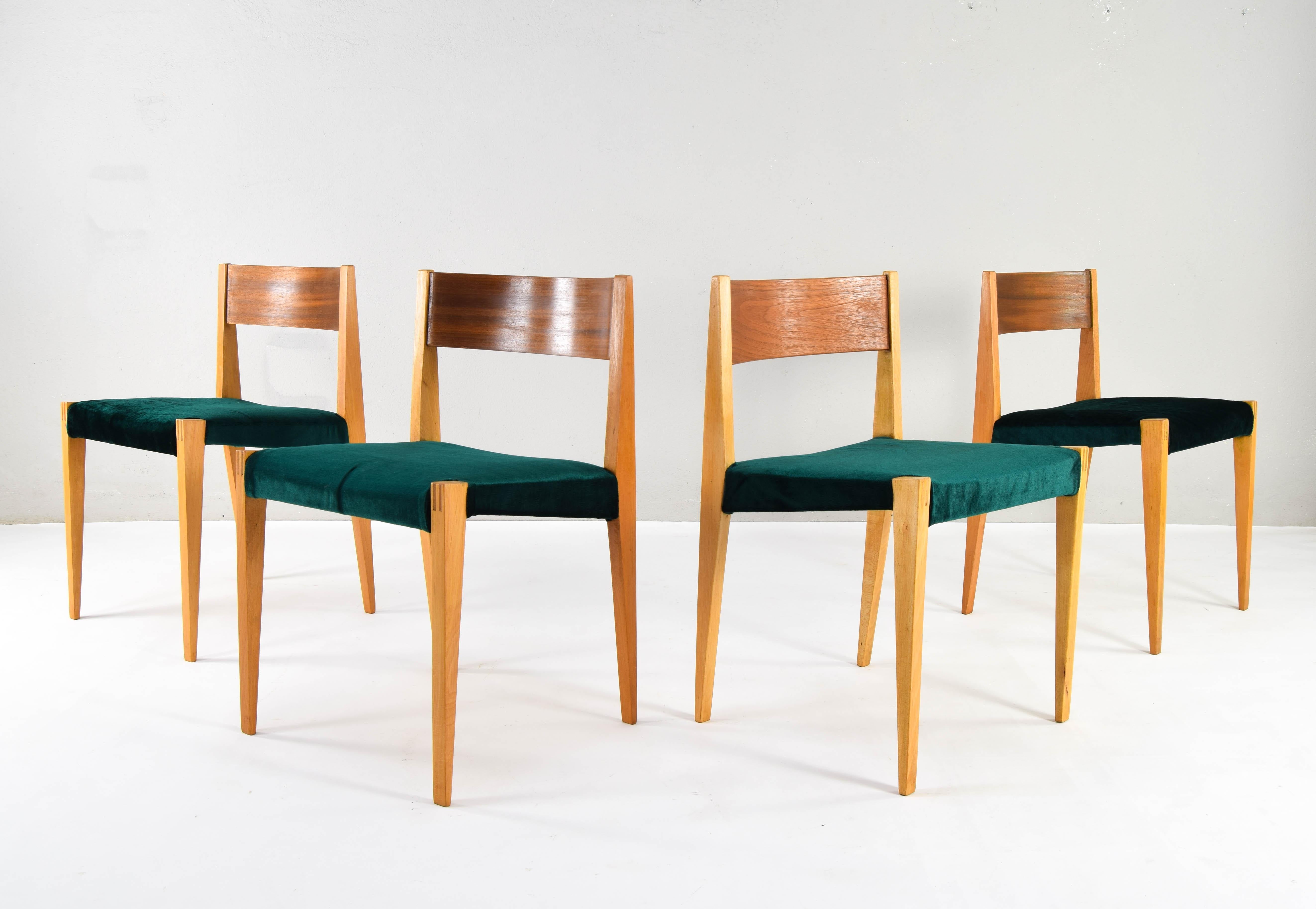 Set of Mid Century Scandinavian Modern in the manner of Cadovius Pia Chair 60s In Good Condition For Sale In Escalona, Toledo