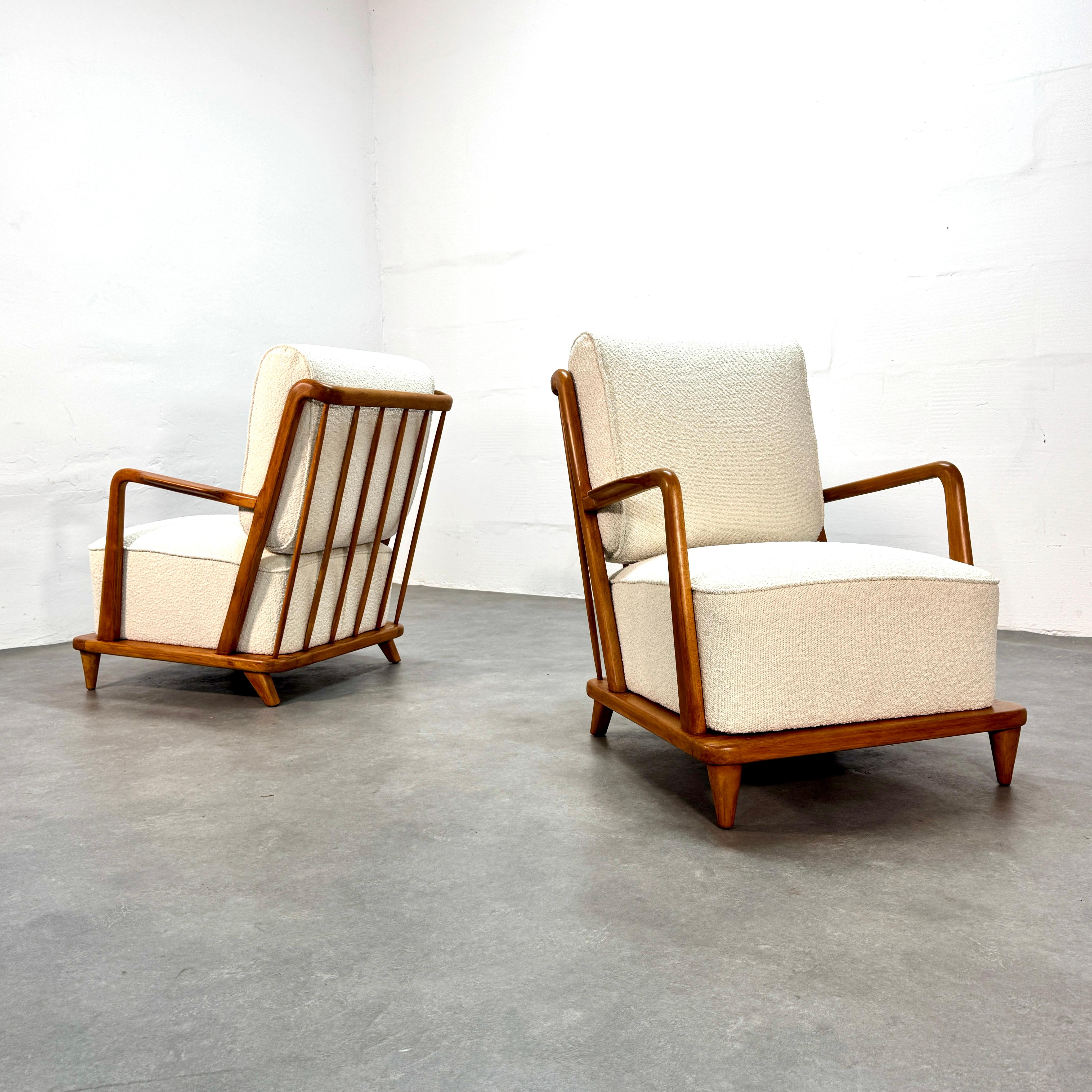 Set of Mid-Century spindle back cherrywood loungechairs. 4