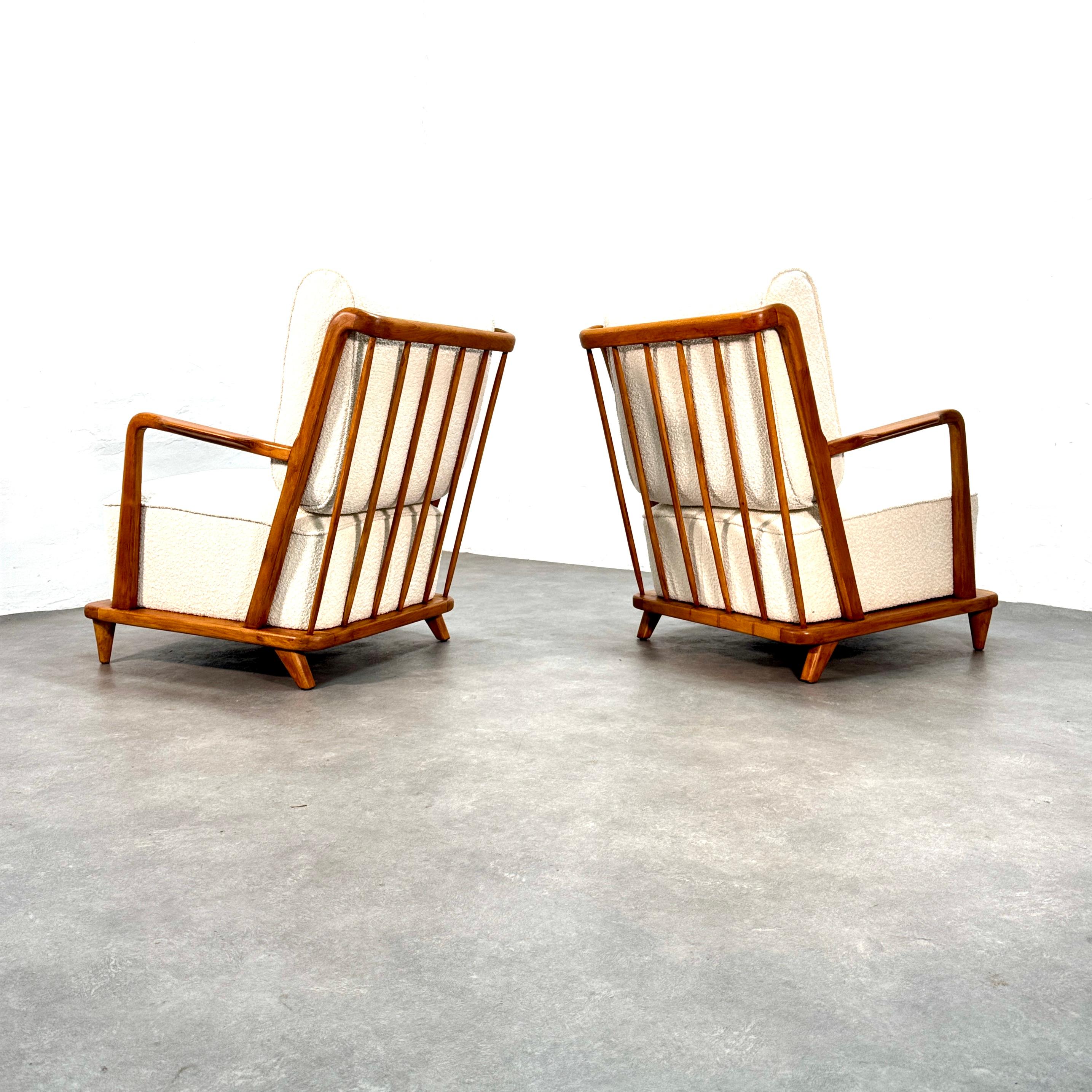 Set of Mid-Century spindle back cherrywood loungechairs. 5