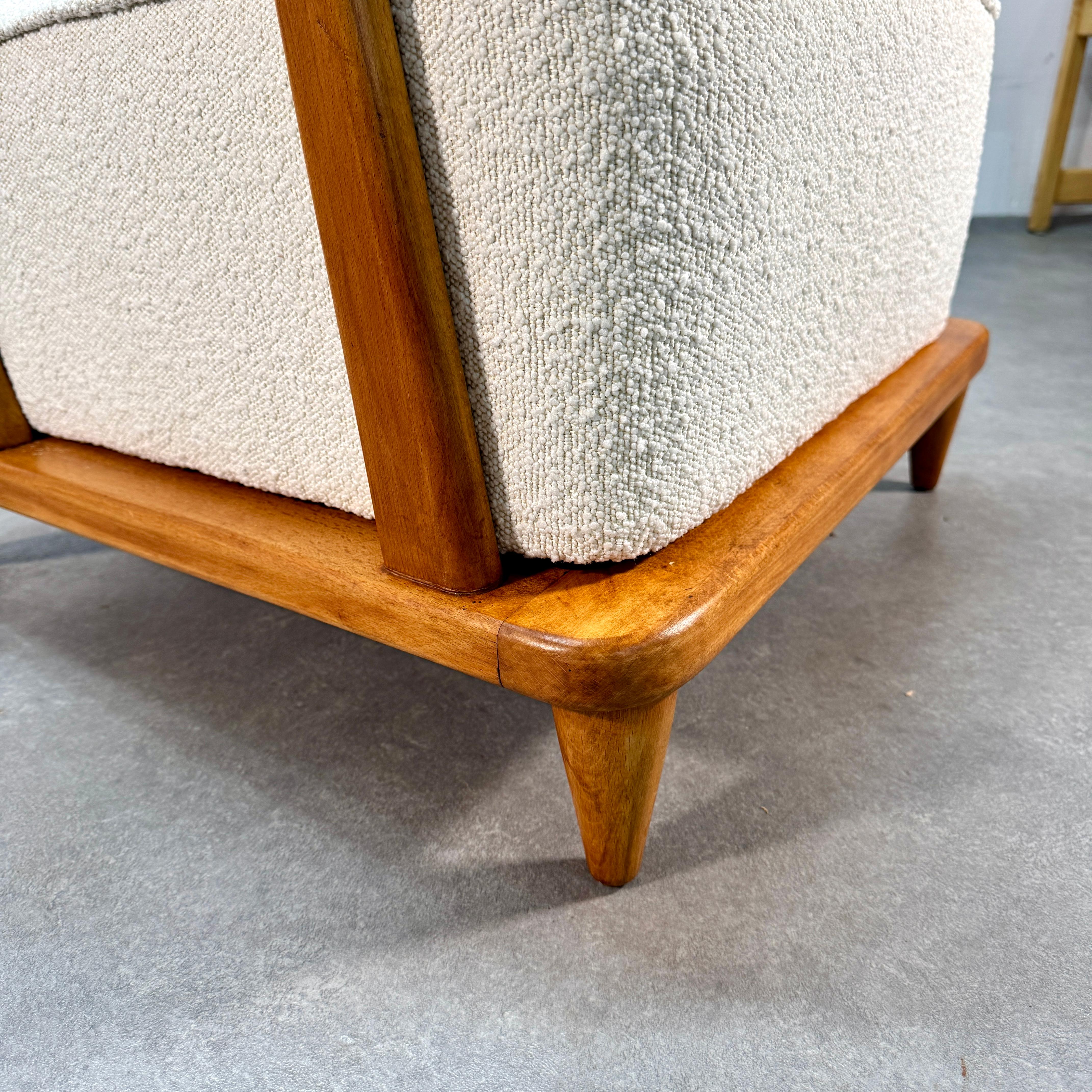 Mid-20th Century Set of Mid-Century spindle back cherrywood loungechairs.