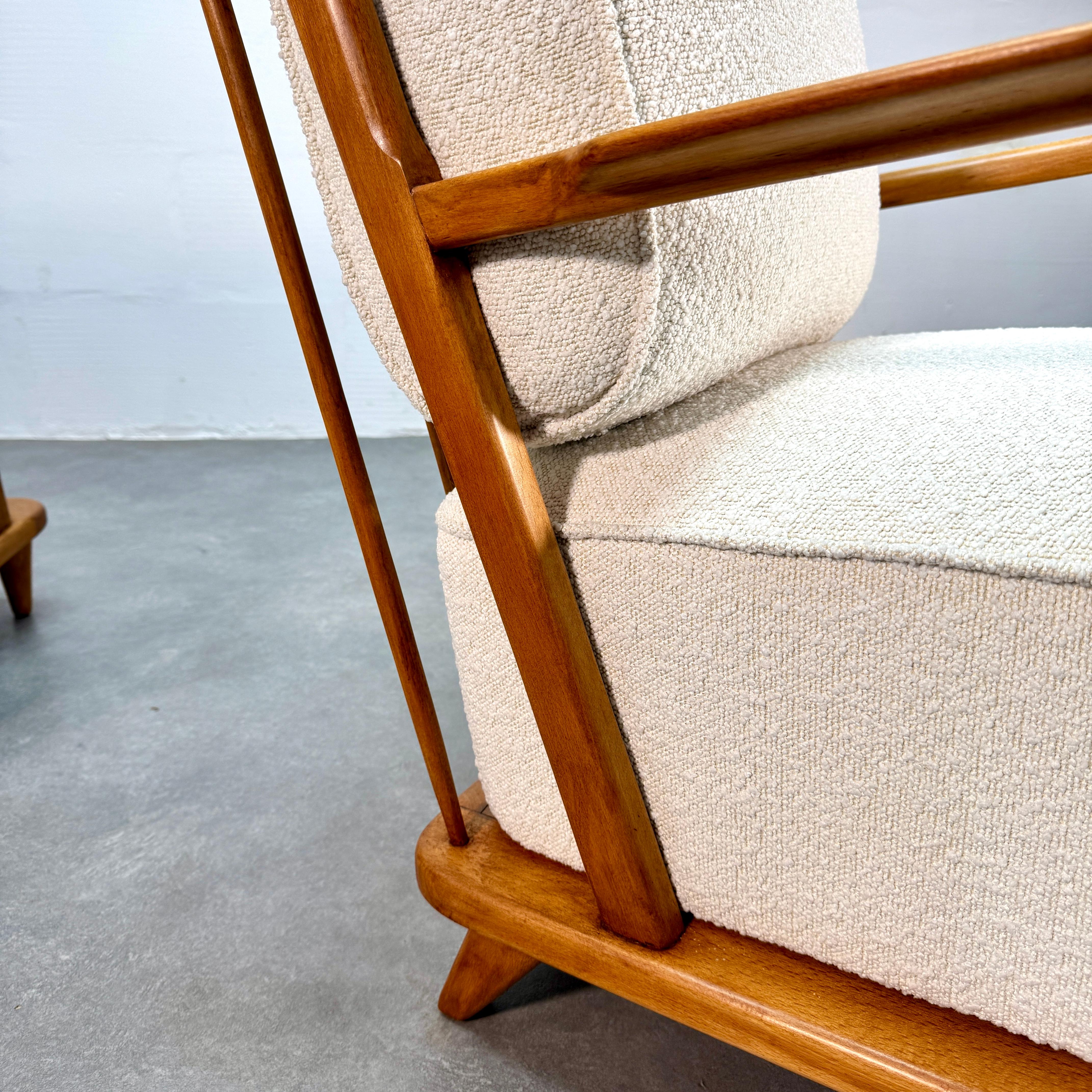 Bouclé Set of Mid-Century spindle back cherrywood loungechairs.