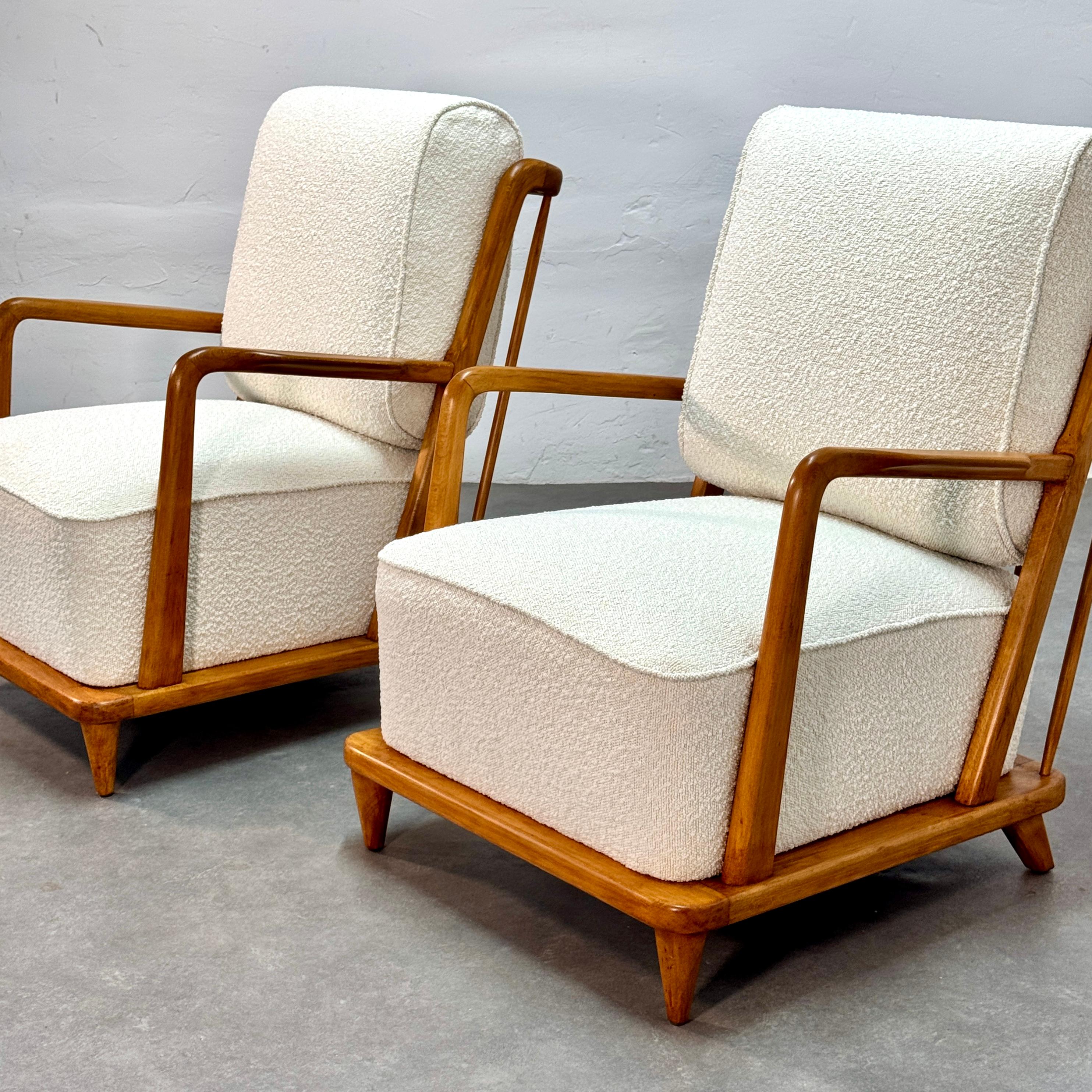 Set of Mid-Century spindle back cherrywood loungechairs. 1