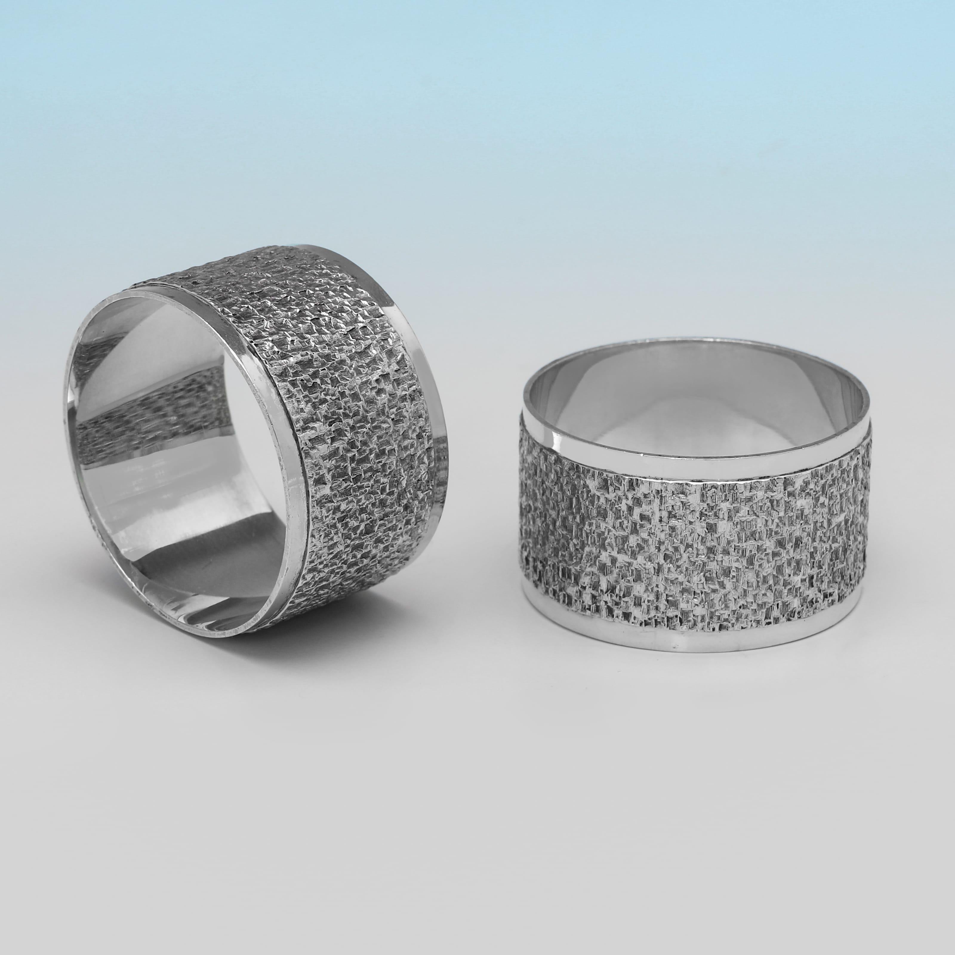 Mid-Century moderno Set di portatovaglioli in argento sterling di metà secolo realizzati da Brian Leslie Fuller nel 1975 in vendita