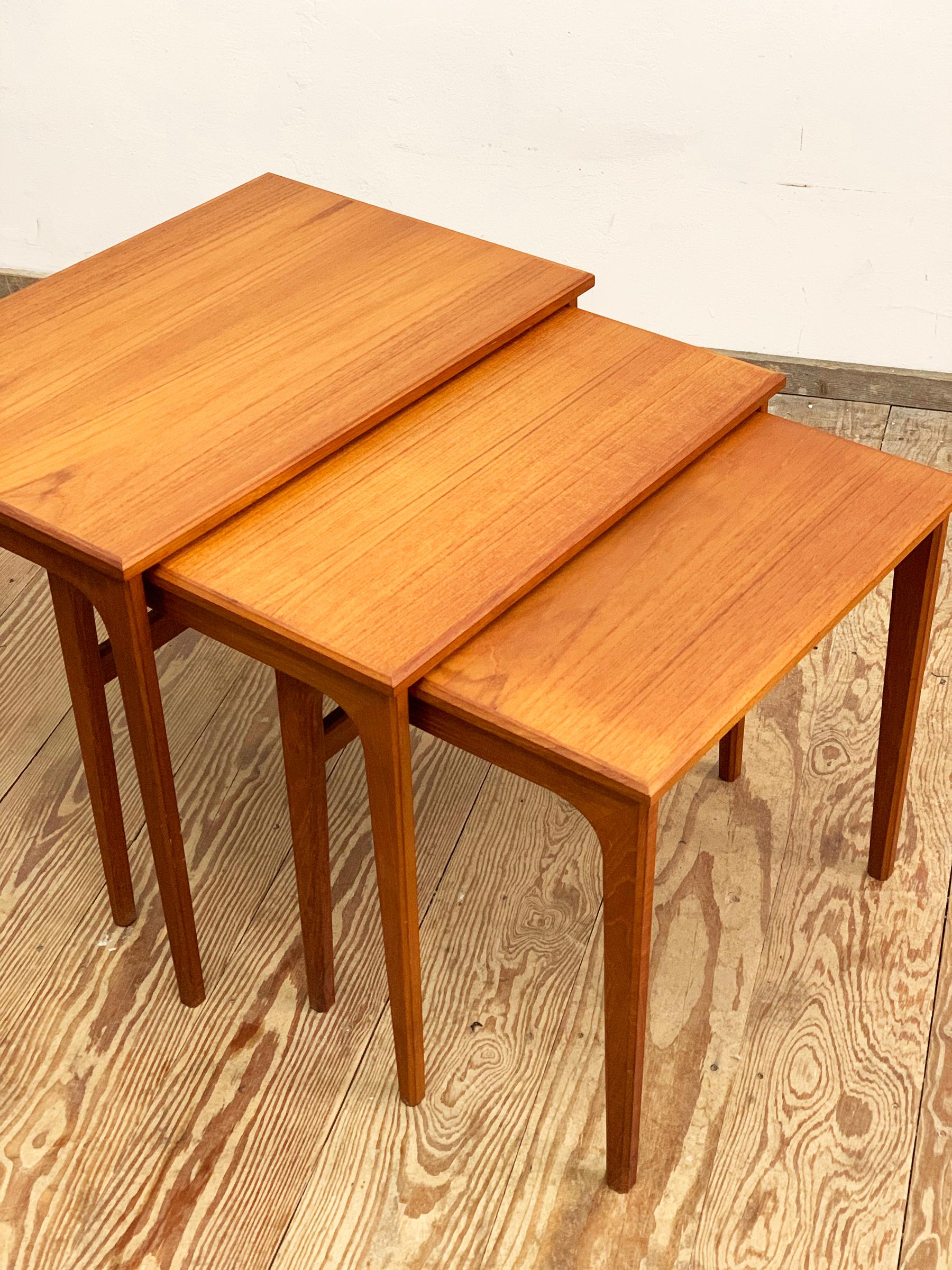 Set of Mid Century Teak Boat-Shaped Nesting, Coffee or Sofa Tables, 1960s 3