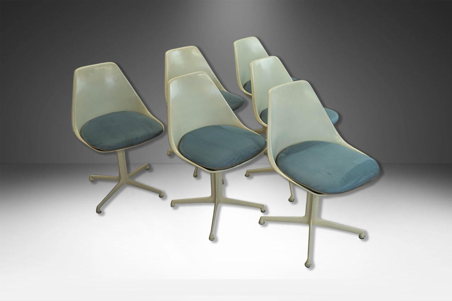 Mid-Century moderno Set di sedie Tulipano di Burke, metà del secolo scorso in vendita