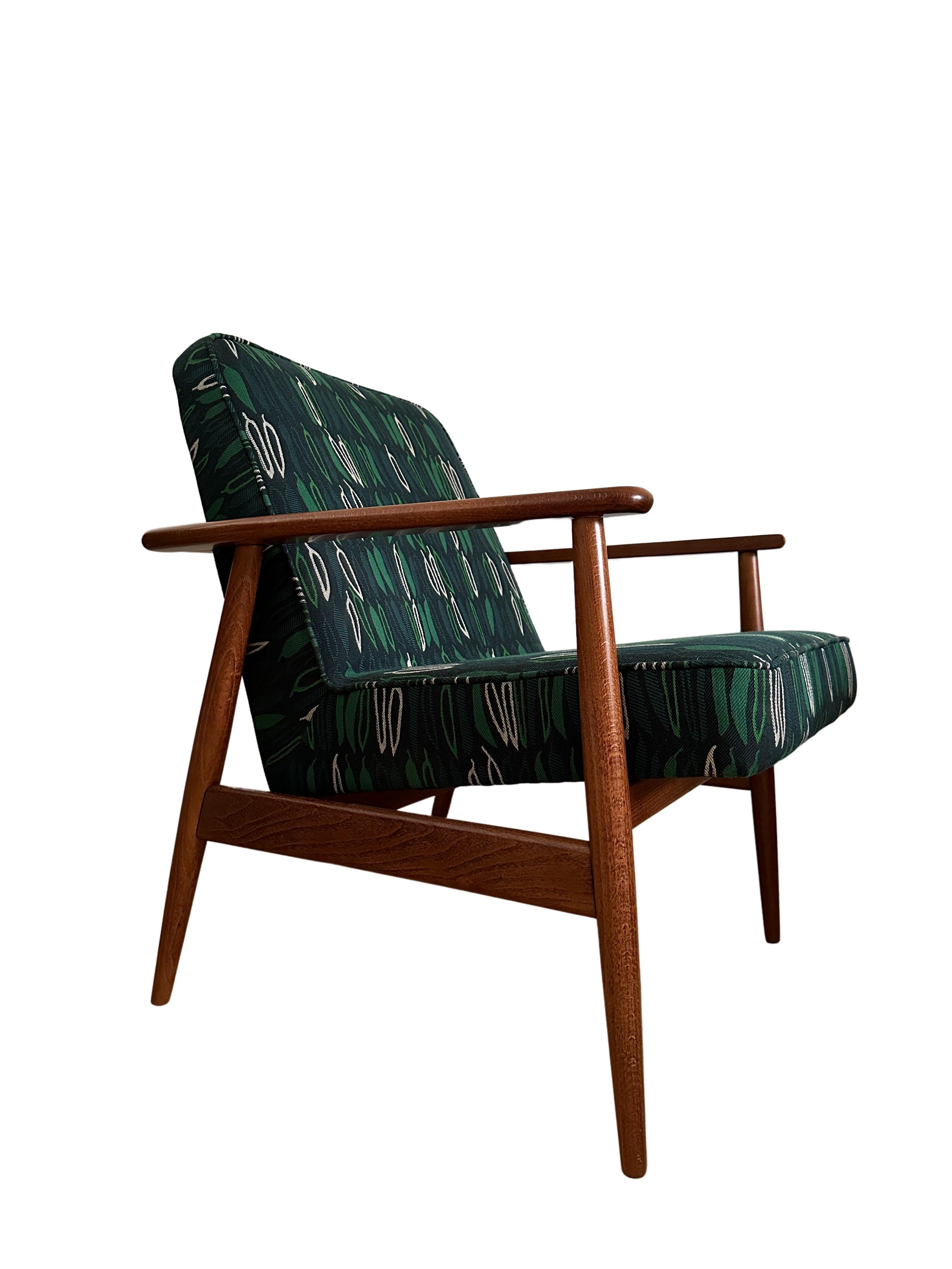 Set of Midcentury Armchairs, by Juliszu Kędziorek in Green Jacquard, 1960s For Sale 5