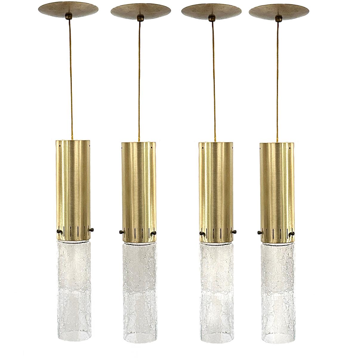 Ensemble de 4 luminaires italiens en verre craquelé datant des années 1960.

Mesures :
Chute : 33