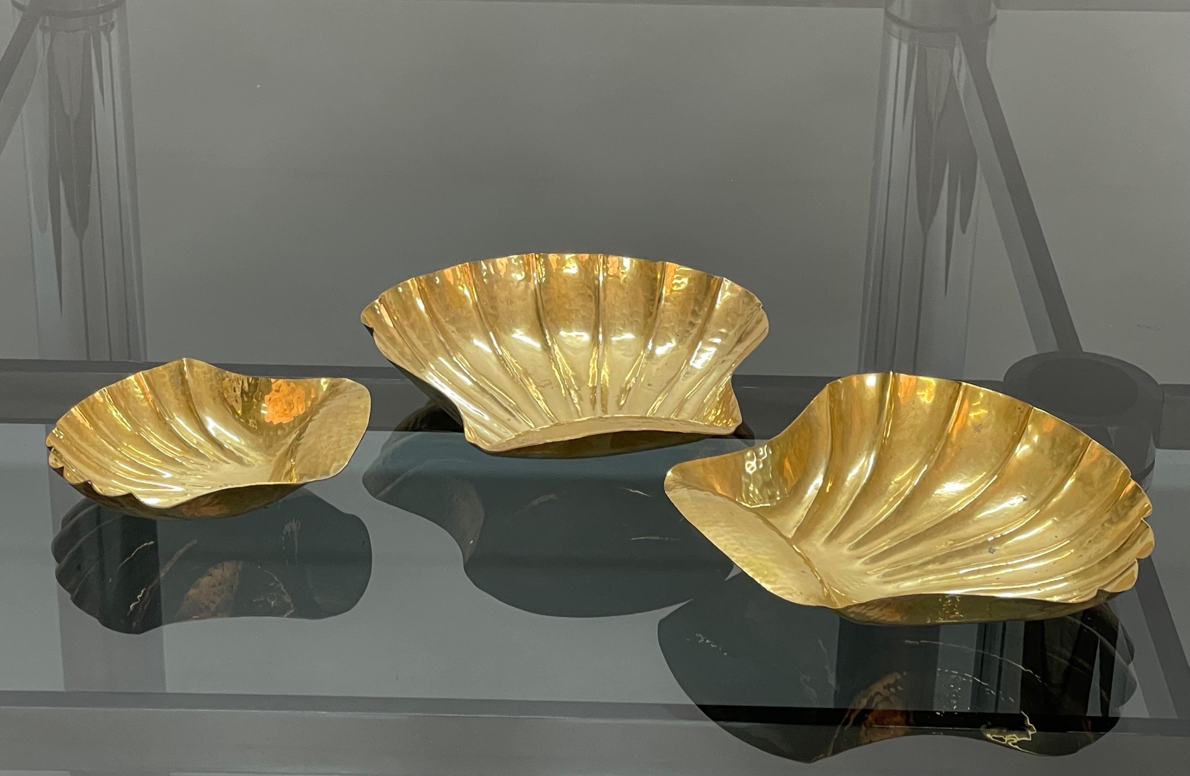 Set of Midcentury Italian Handmade Brass Shell Shaped Bowls for Metal Art, 1970s For Sale 5