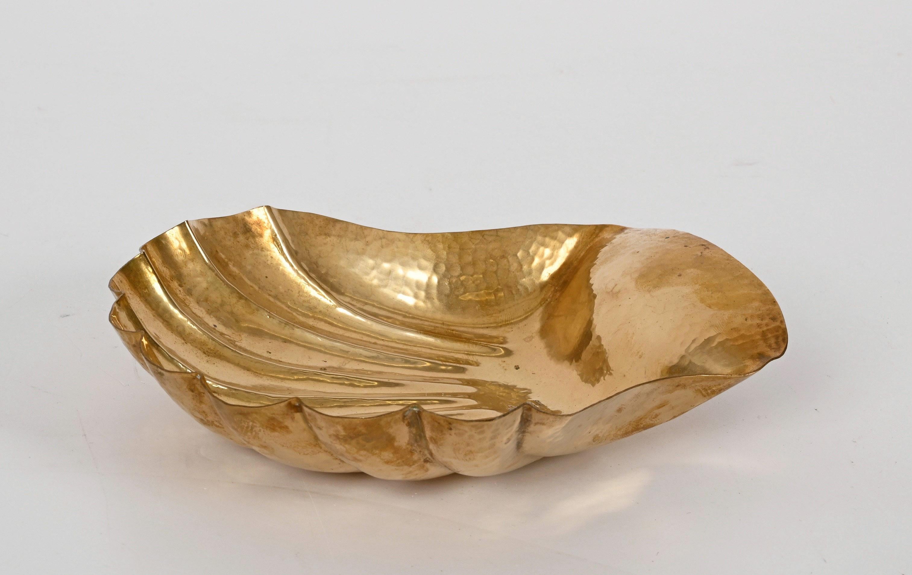 Set of Midcentury Italian Handmade Brass Shell Shaped Bowls for Metal Art, 1970s For Sale 11
