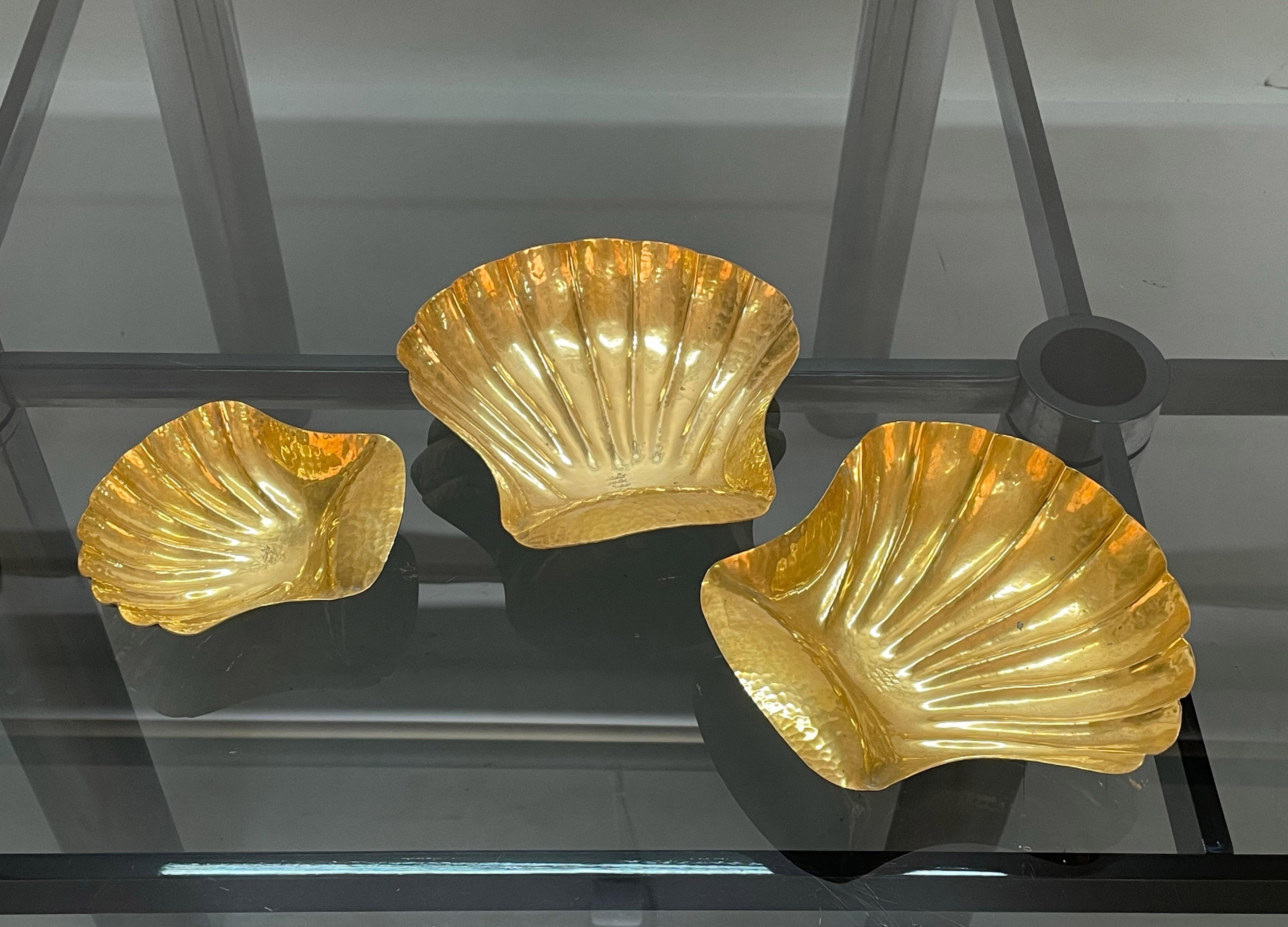 Mid-Century Modern Set of Midcentury Italian Handmade Brass Shell Shaped Bowls for Metal Art, 1970s For Sale