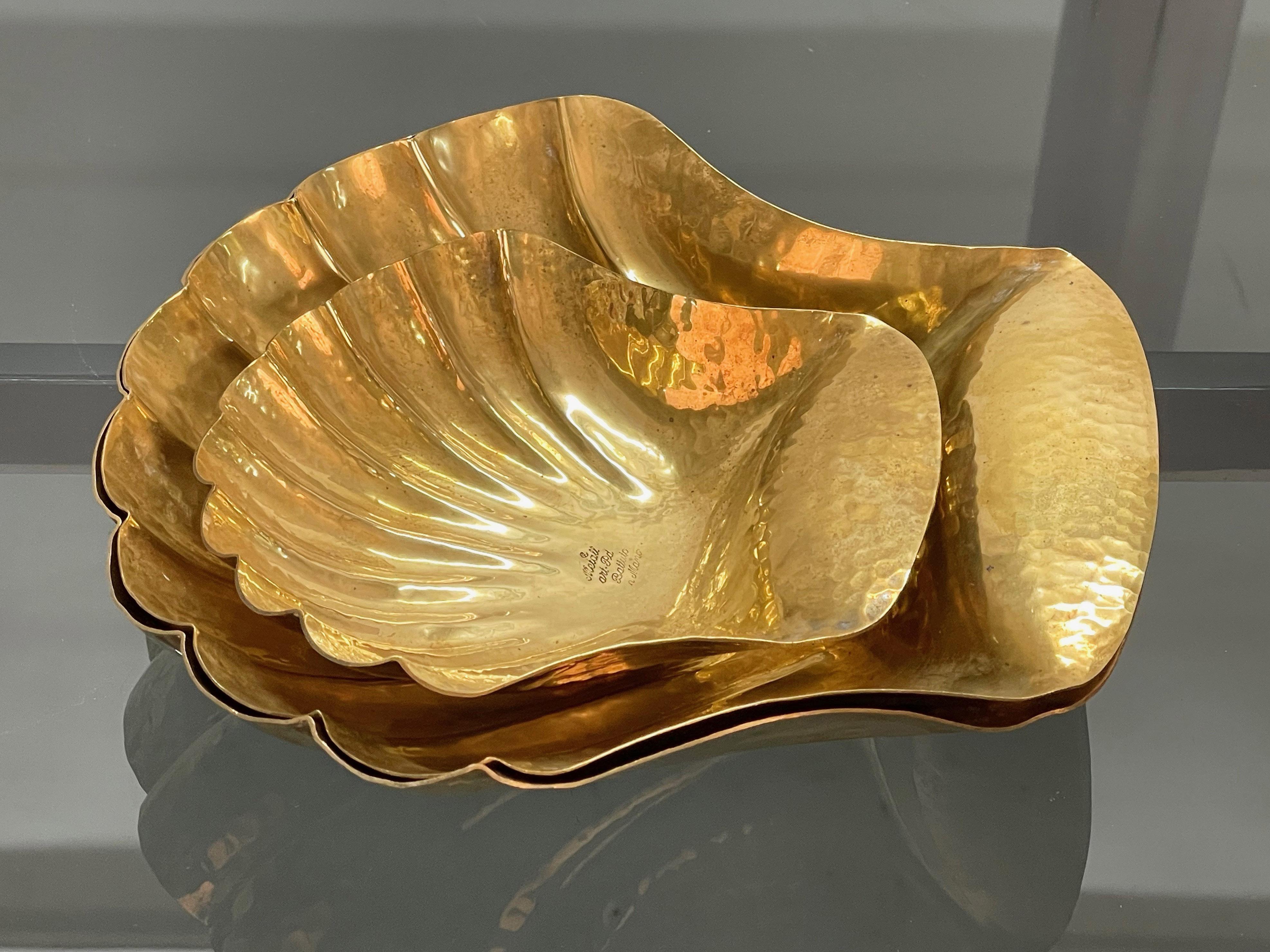 Set of Midcentury Italian Handmade Brass Shell Shaped Bowls for Metal Art, 1970s In Good Condition For Sale In Roma, IT