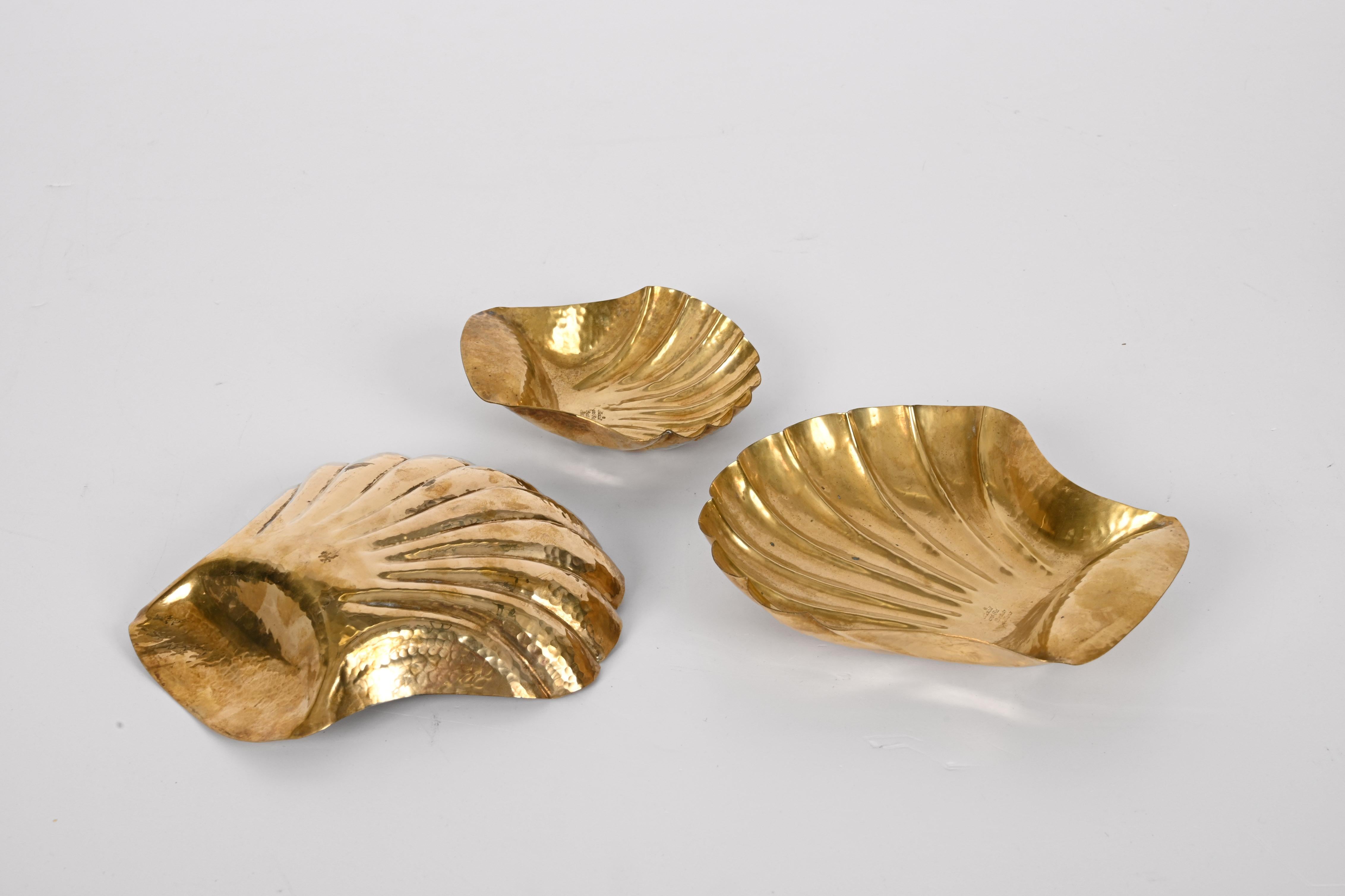 Set of Midcentury Italian Handmade Brass Shell Shaped Bowls for Metal Art, 1970s For Sale 1