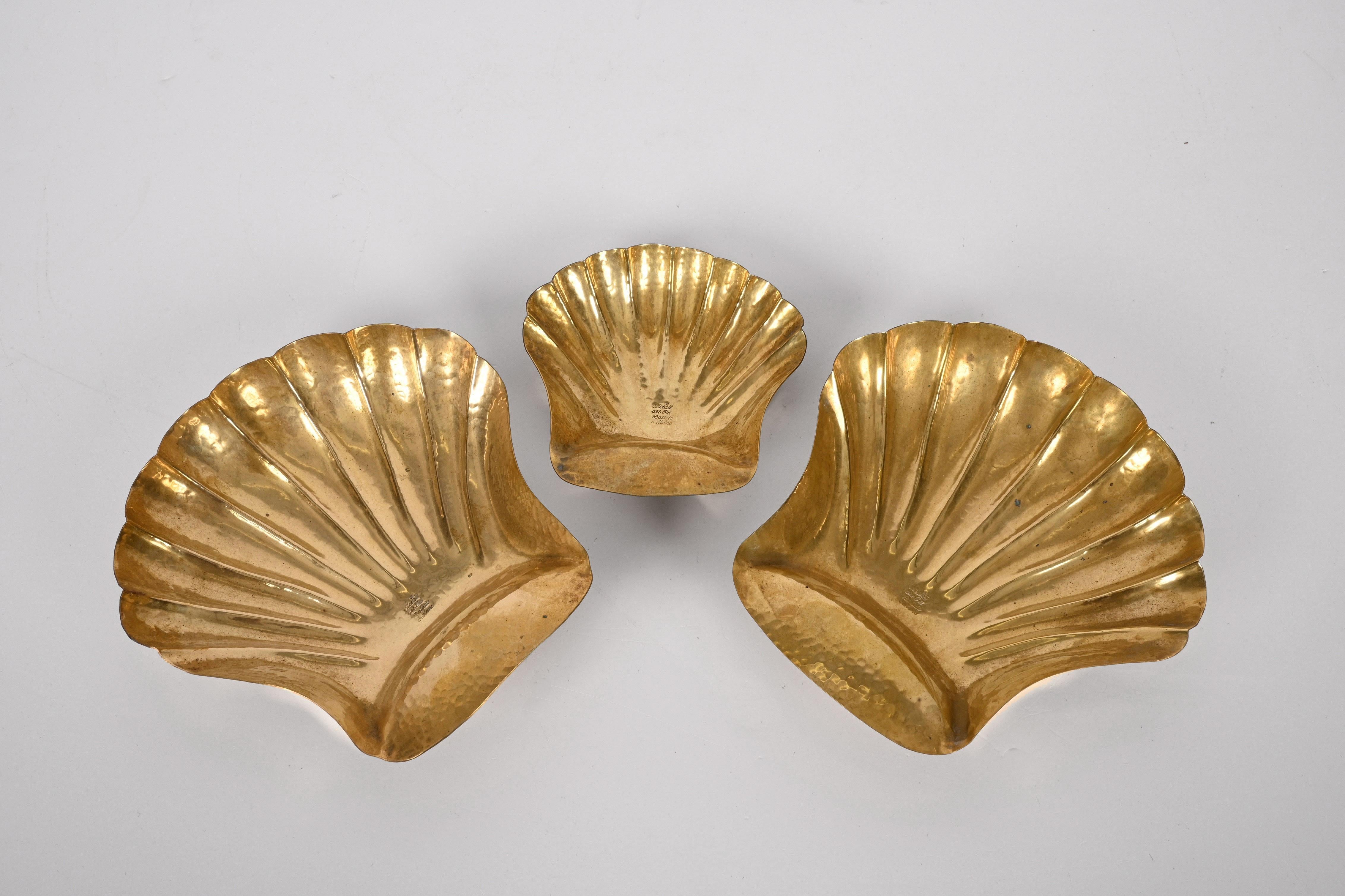 Set of Midcentury Italian Handmade Brass Shell Shaped Bowls for Metal Art, 1970s For Sale 2