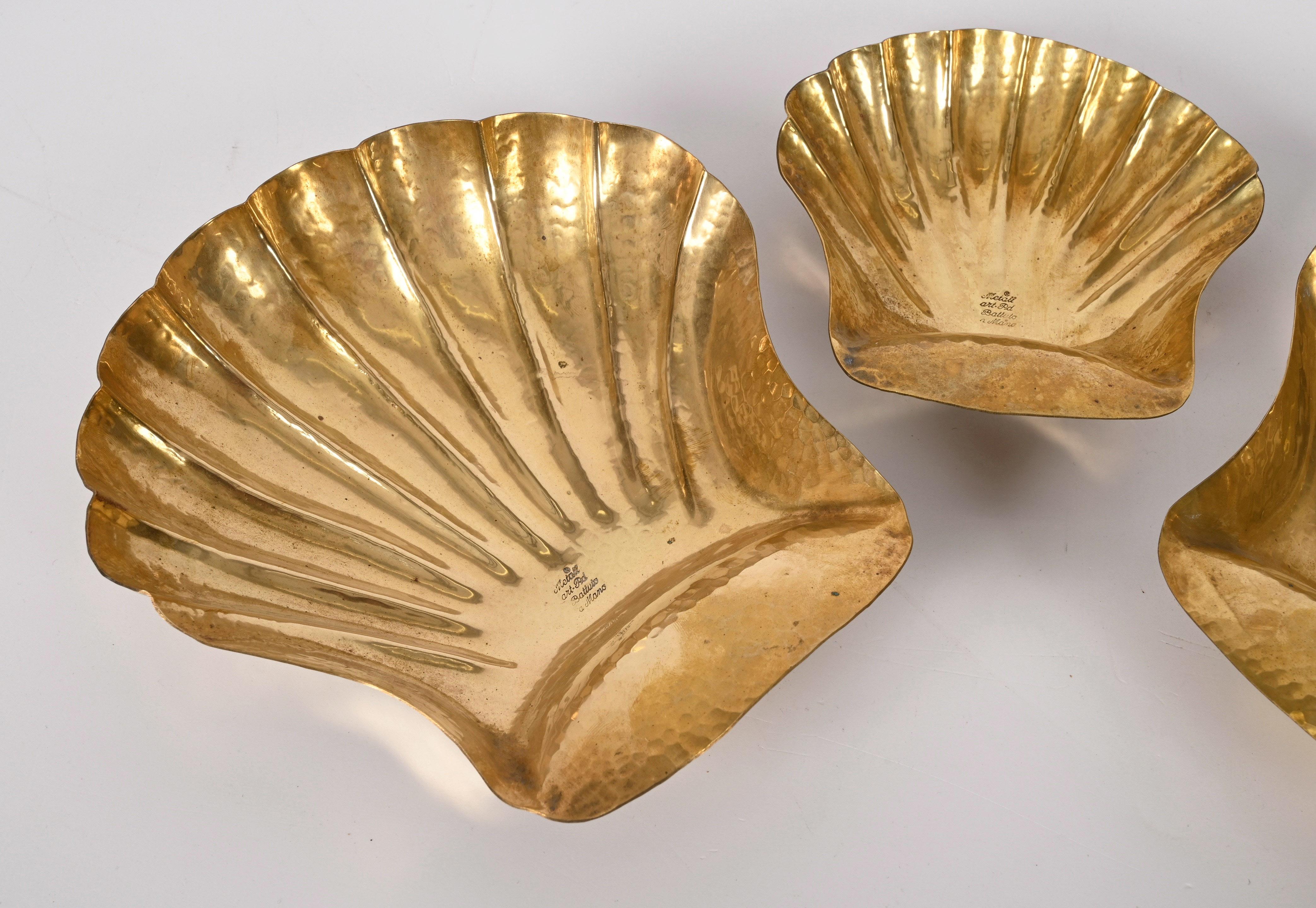 Set of Midcentury Italian Handmade Brass Shell Shaped Bowls for Metal Art, 1970s For Sale 3