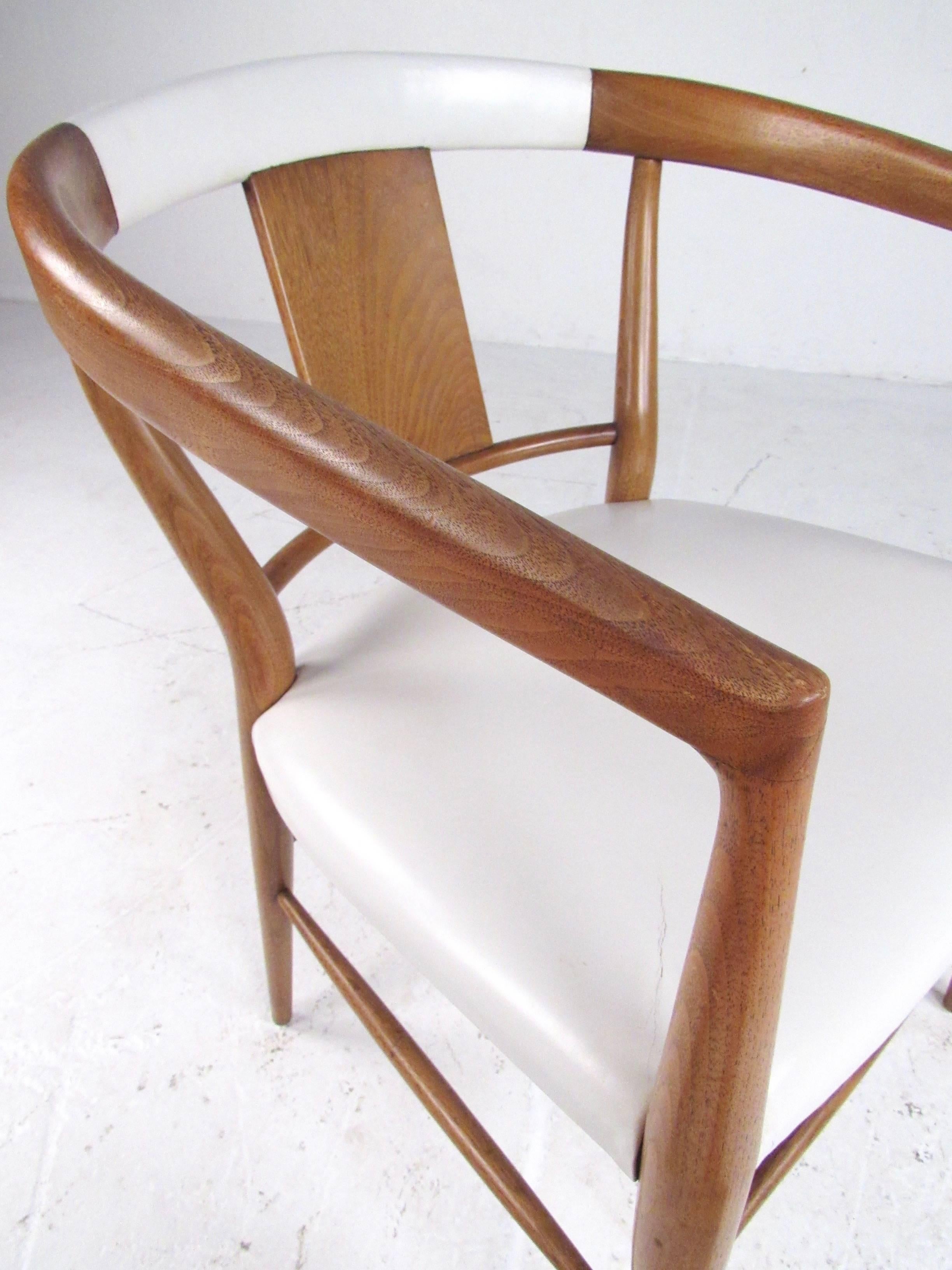 Set of Midcentury Leather Dining Chairs by Heritage Henredon In Good Condition In Brooklyn, NY