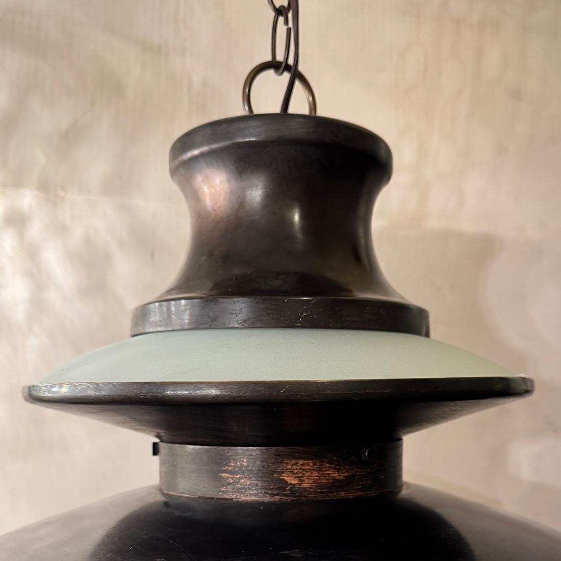 Italiano Set di lampade in bronzo patinato del Medioevo, vendute singolarmente in vendita