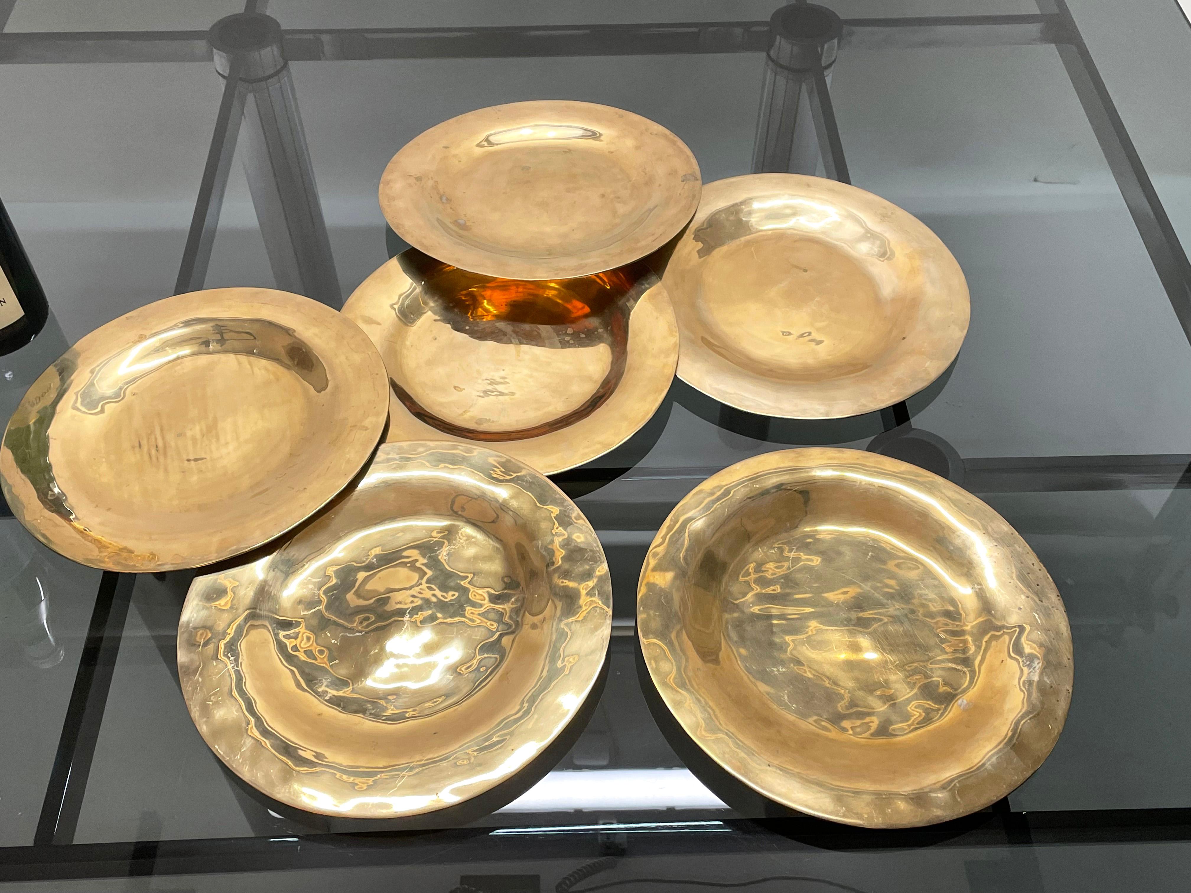 Set of Six Midcentury Round Brass Italian Dinner Plates, 1970s 3