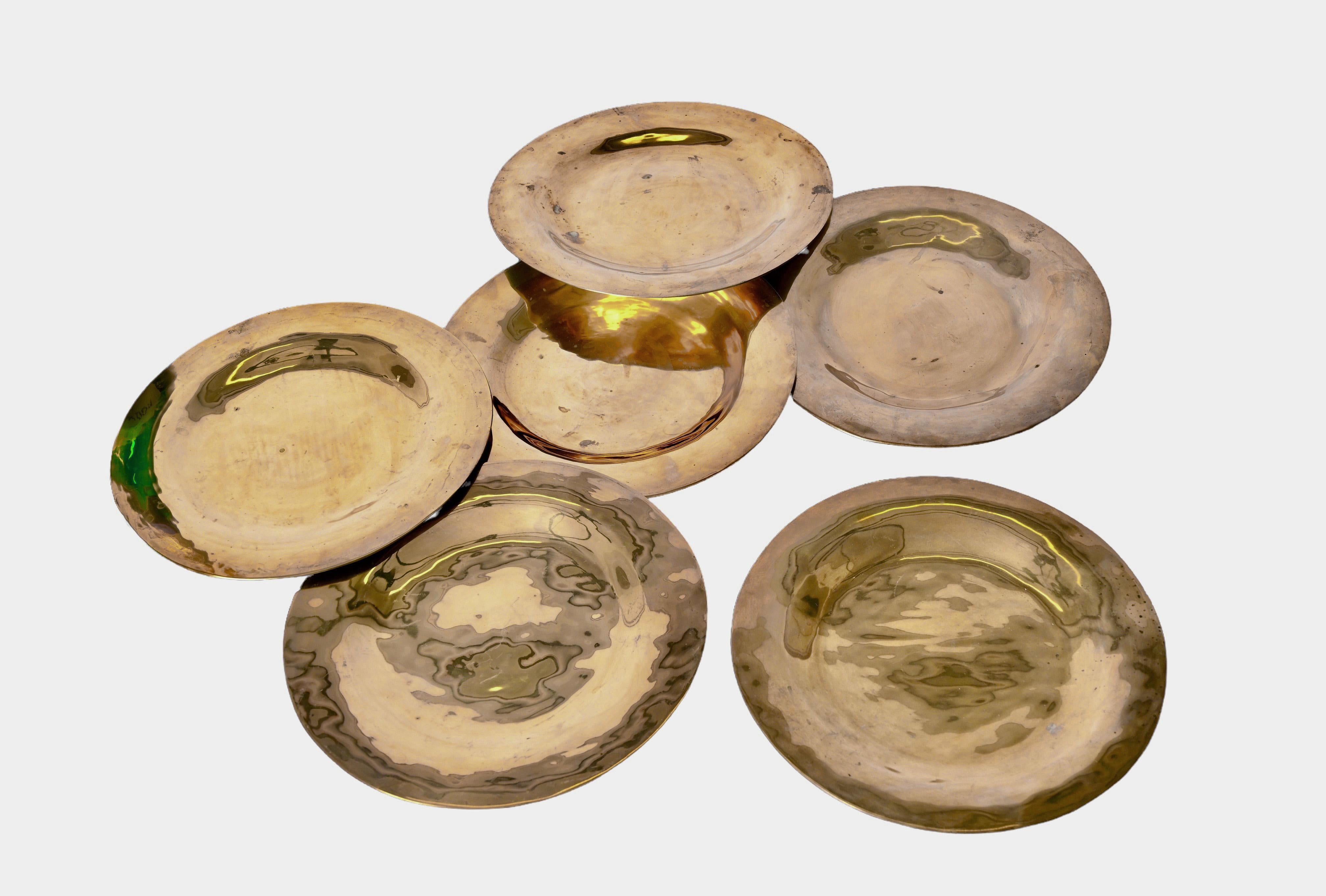 Set of Six Midcentury Round Brass Italian Dinner Plates, 1970s 4