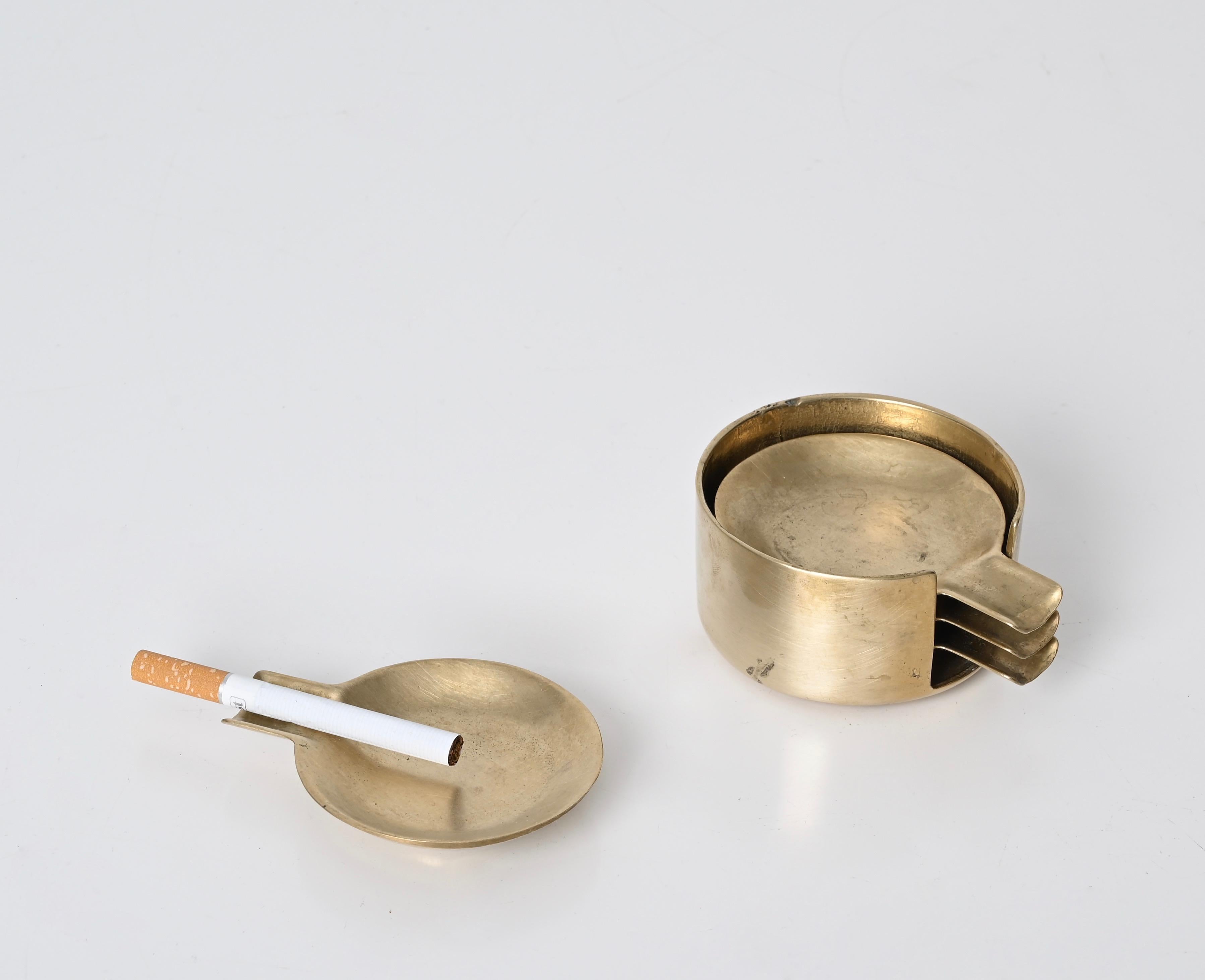 Set of Midcentury Stackable Solid Brass Austrian Ashtrays After Adnet, 1950s In Good Condition In Roma, IT