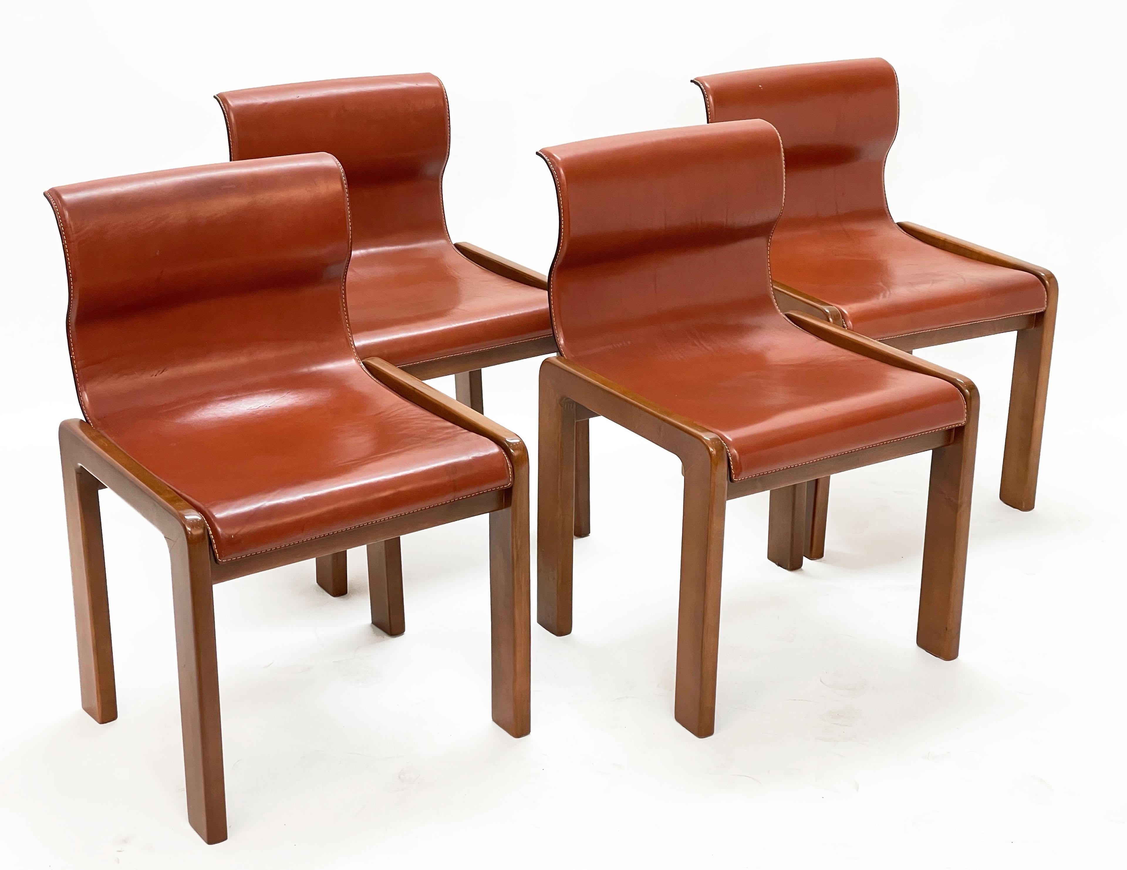 Amazing set of 4 chairs in brown leather and wood. This fantastic piece was designed in Italy in 1966 by Afra & Tobia Scarpa.

This set is incredible because the legs are in wood while the whole seating structure is in brown leather. This use of