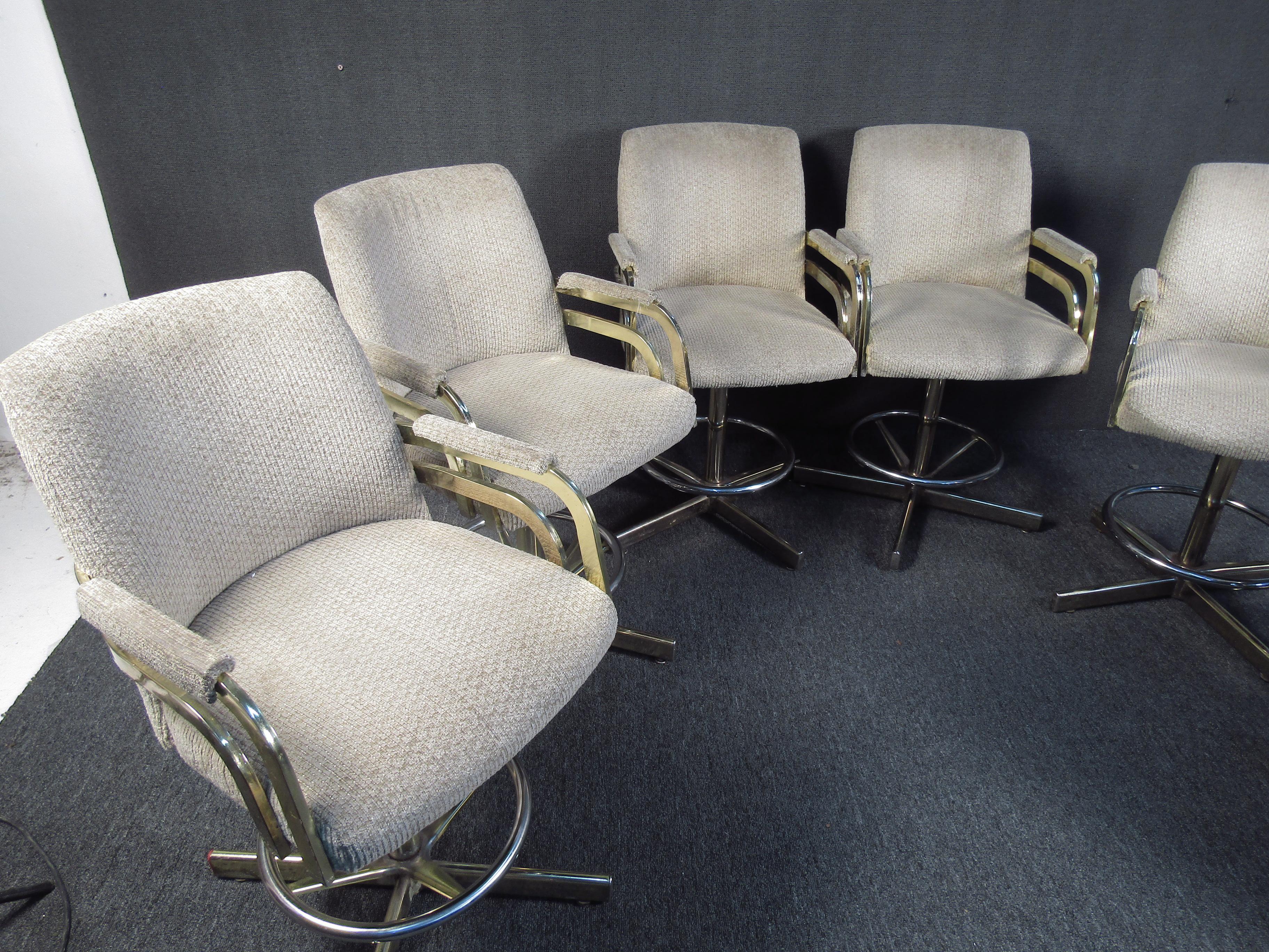 Set of Midcentury Armchairs in Brass - In the style of Milo Baughman 1