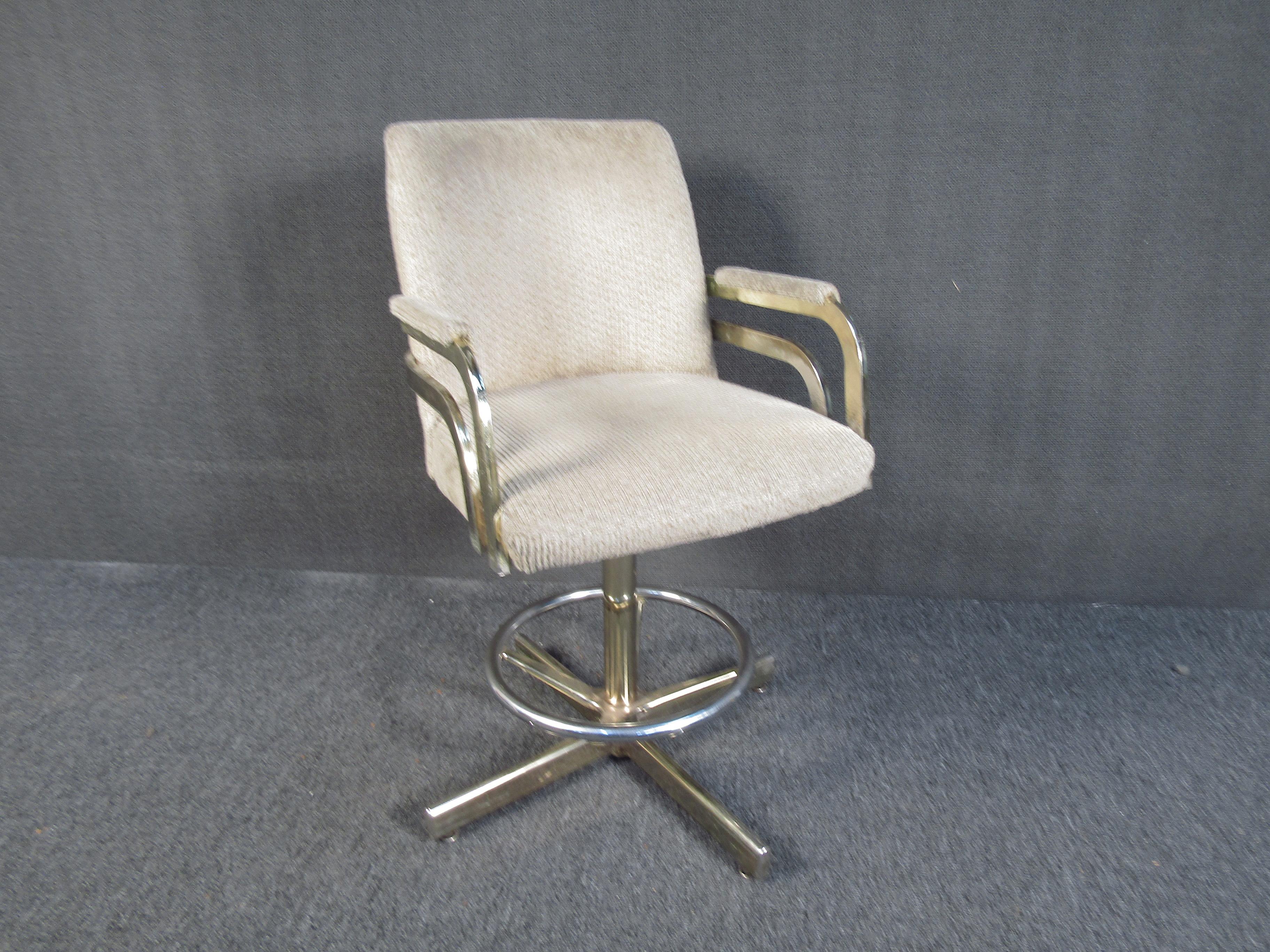 Set of Midcentury Armchairs in Brass - In the style of Milo Baughman 2