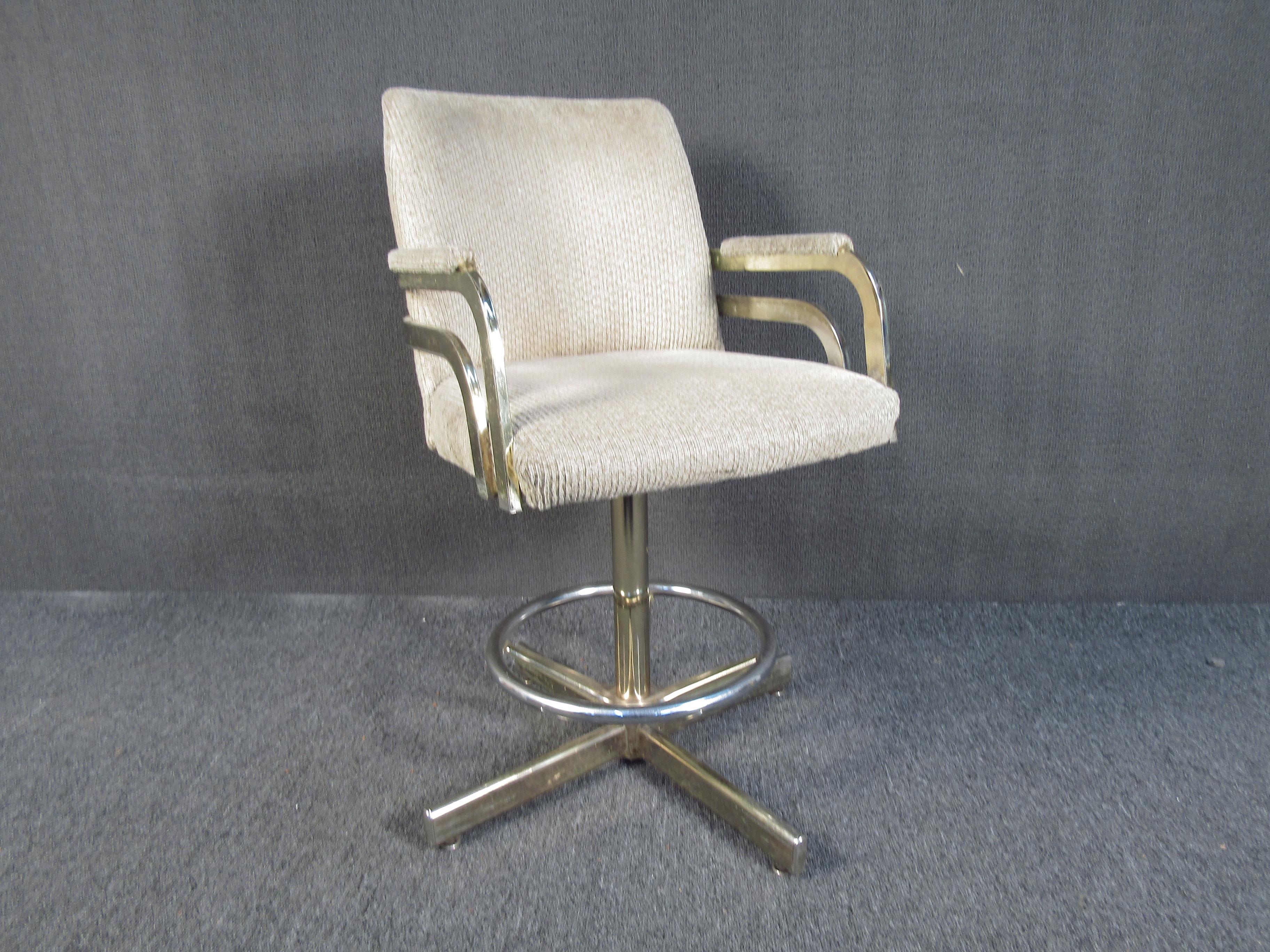 Set of Midcentury Armchairs in Brass - In the style of Milo Baughman 3