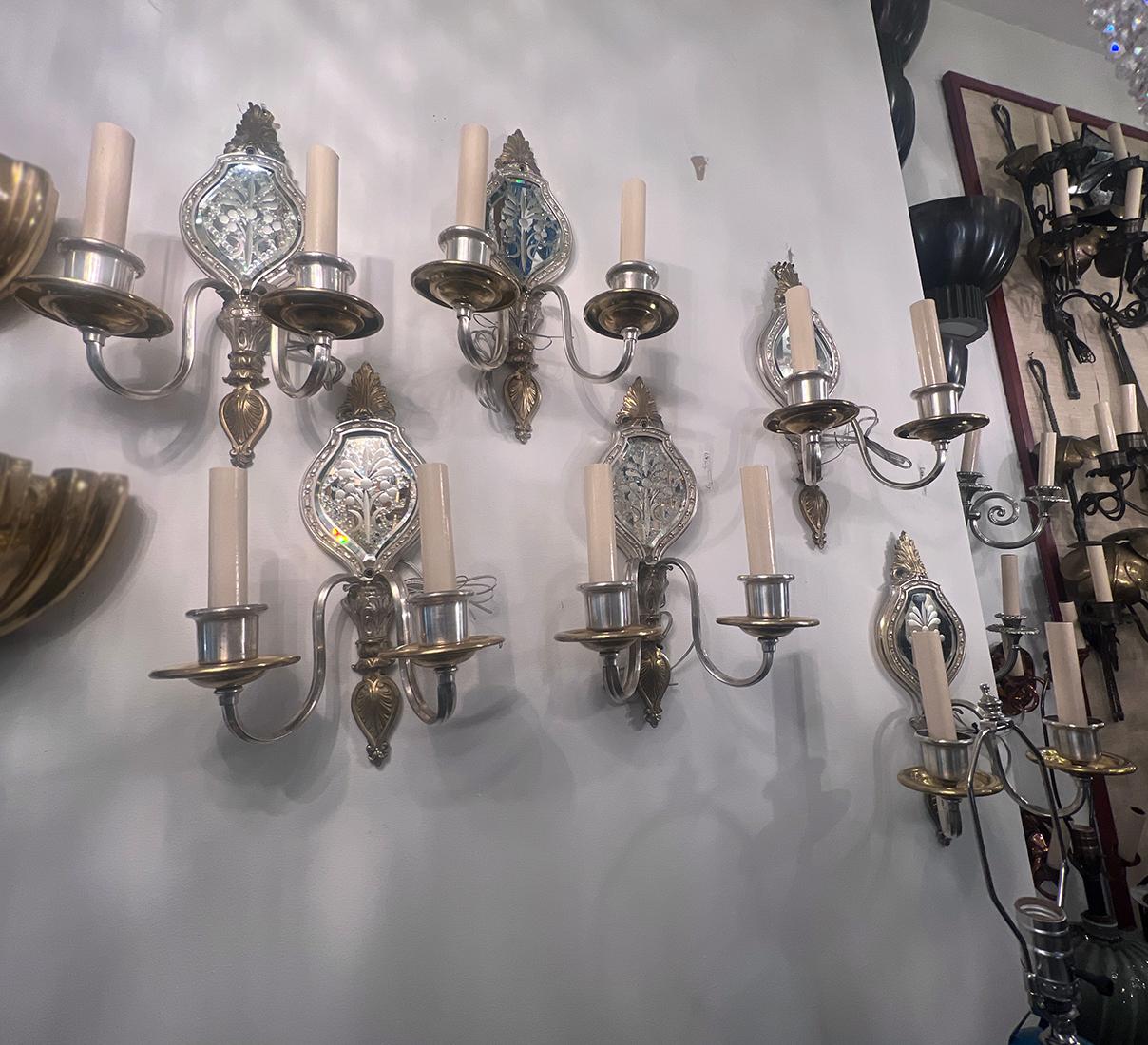 Début du 20ème siècle Ensemble d'appliques en miroir, vendu par paire en vente