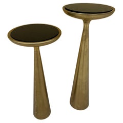 Ensemble de modèles "1776".  Tables d'appoint en laiton et opaline, Fontana Arte, Italie, 1965.