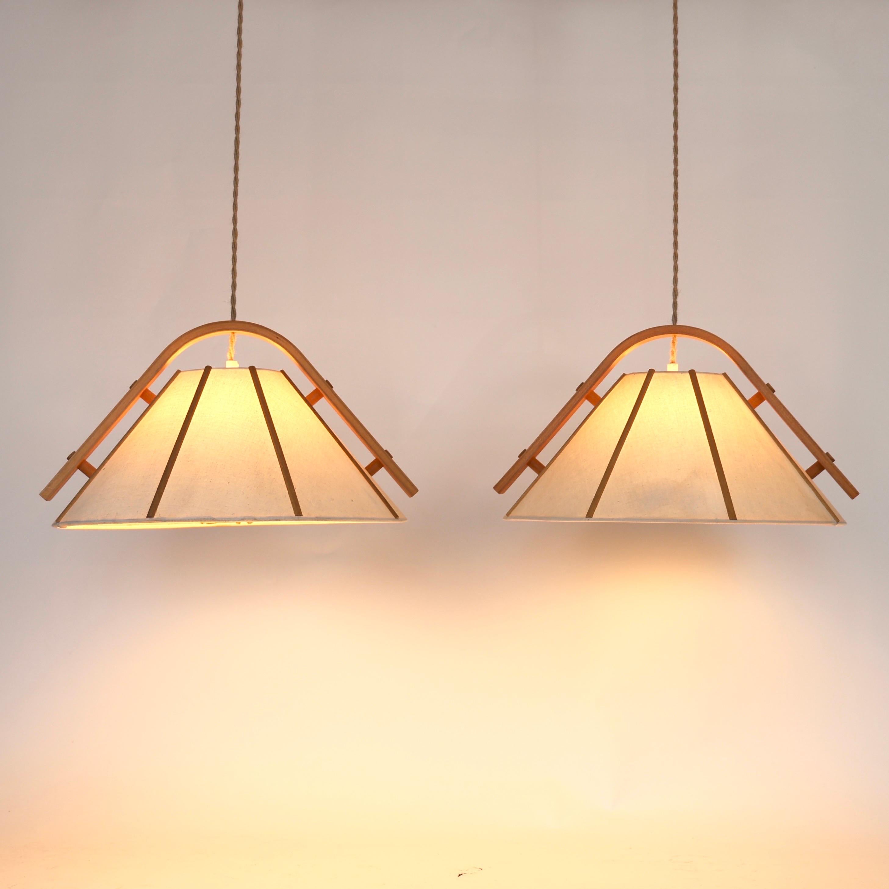 Modernes Set von Pendelleuchten aus Buchenholz von Jan Wickelgren, 1970er Jahre, Schweden (Ende des 20. Jahrhunderts) im Angebot