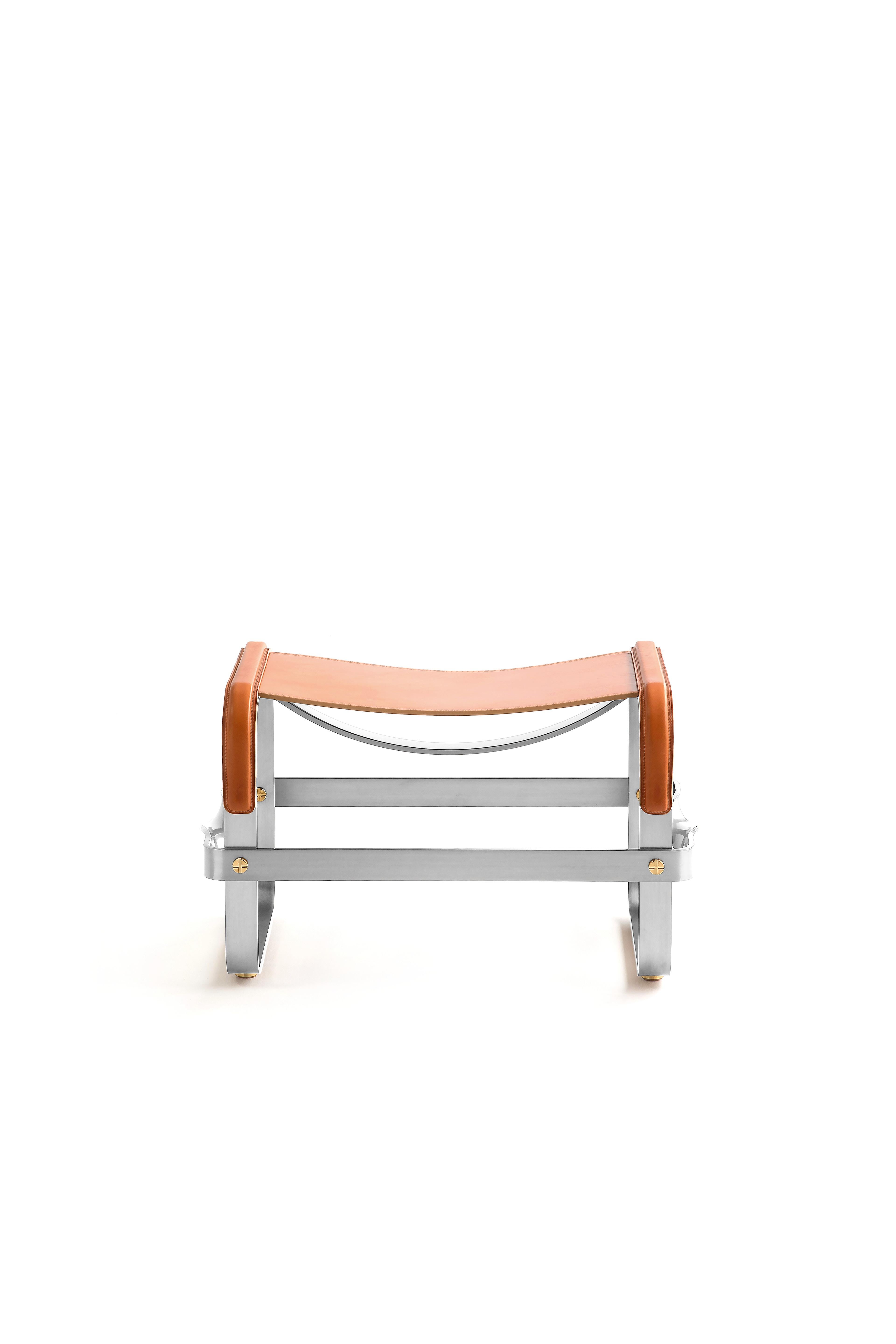 Handgefertigte Contemporary Chaise Lounge & Fußhocker Silberner Stahl & Tabakleder (21. Jahrhundert und zeitgenössisch) im Angebot