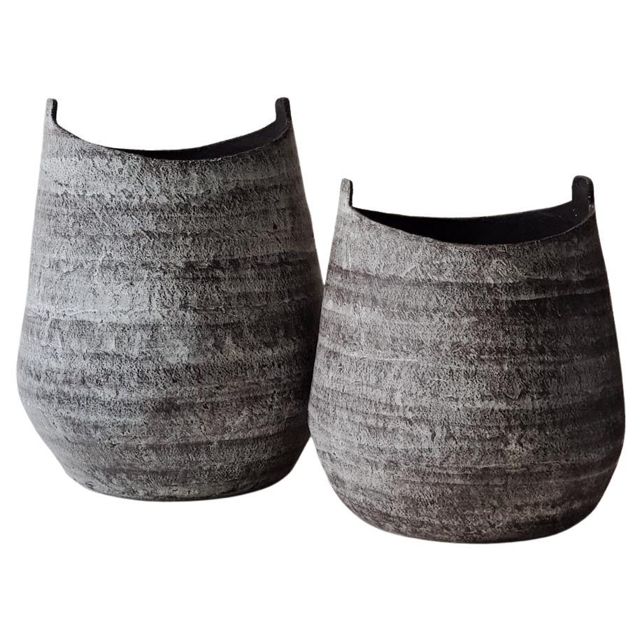 Postmoderne Ensemble de vases sculptés grecs anciens en vente