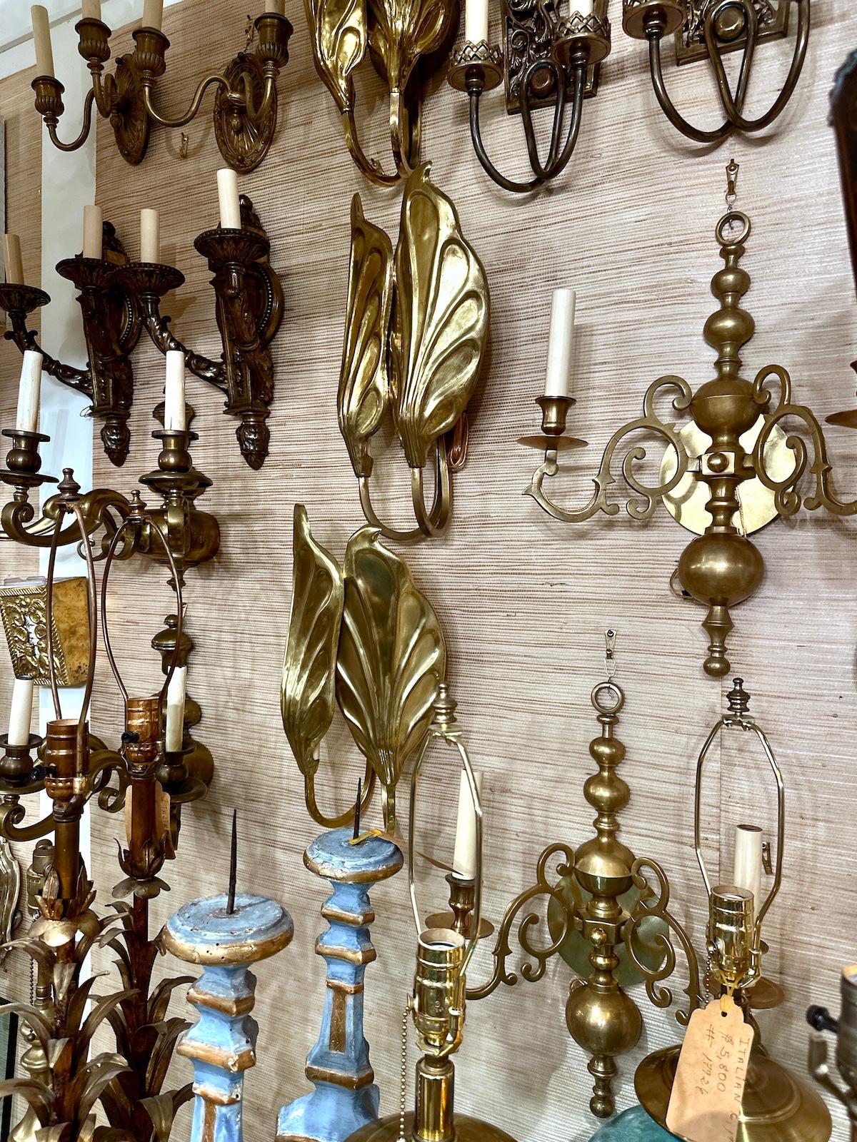 Laiton Set d'appliques à feuilles en laiton The Modernity, vendues par paire en vente