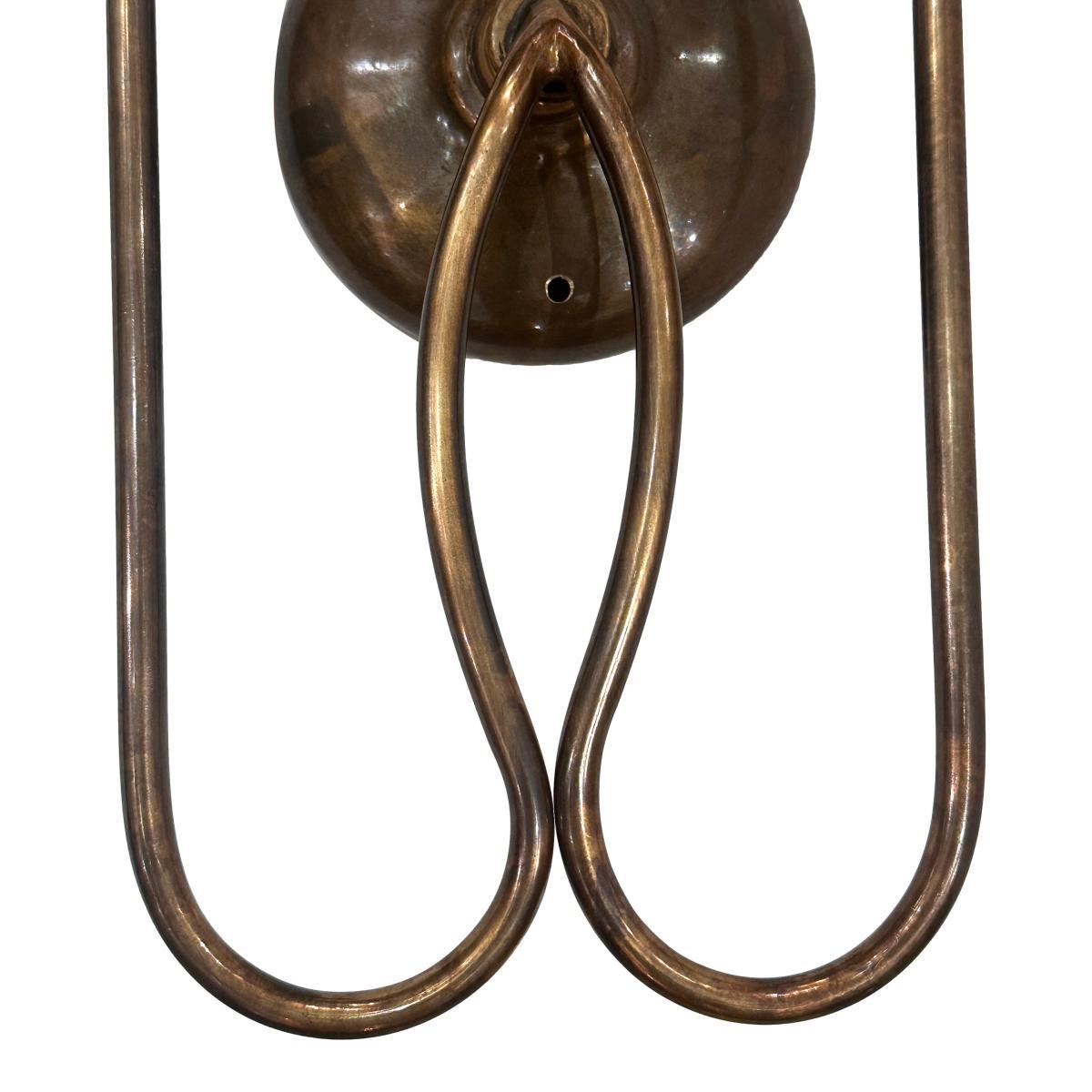 Set di 4 applique italiane del 1960 circa in bronzo patinato con piastra posteriore rotonda.
Venduto al paio.

Misure:
Altezza: 16