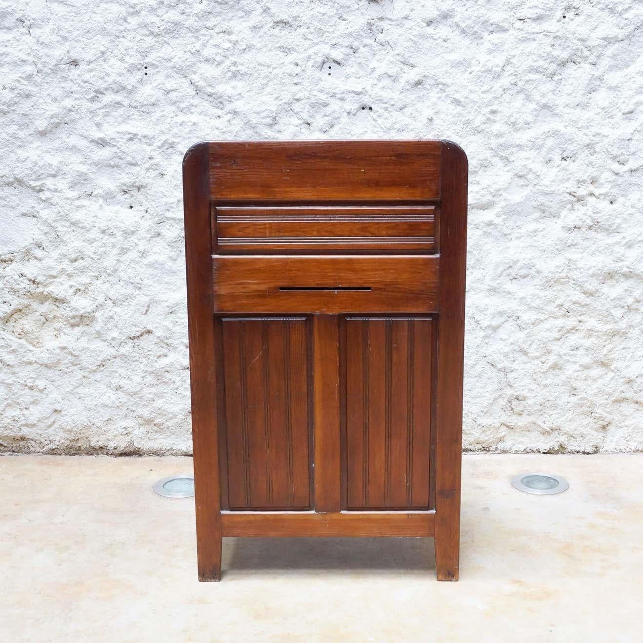 Espagnol Ensemble de chaise et table à écrire moderniste, vers le début du 20e siècle en vente