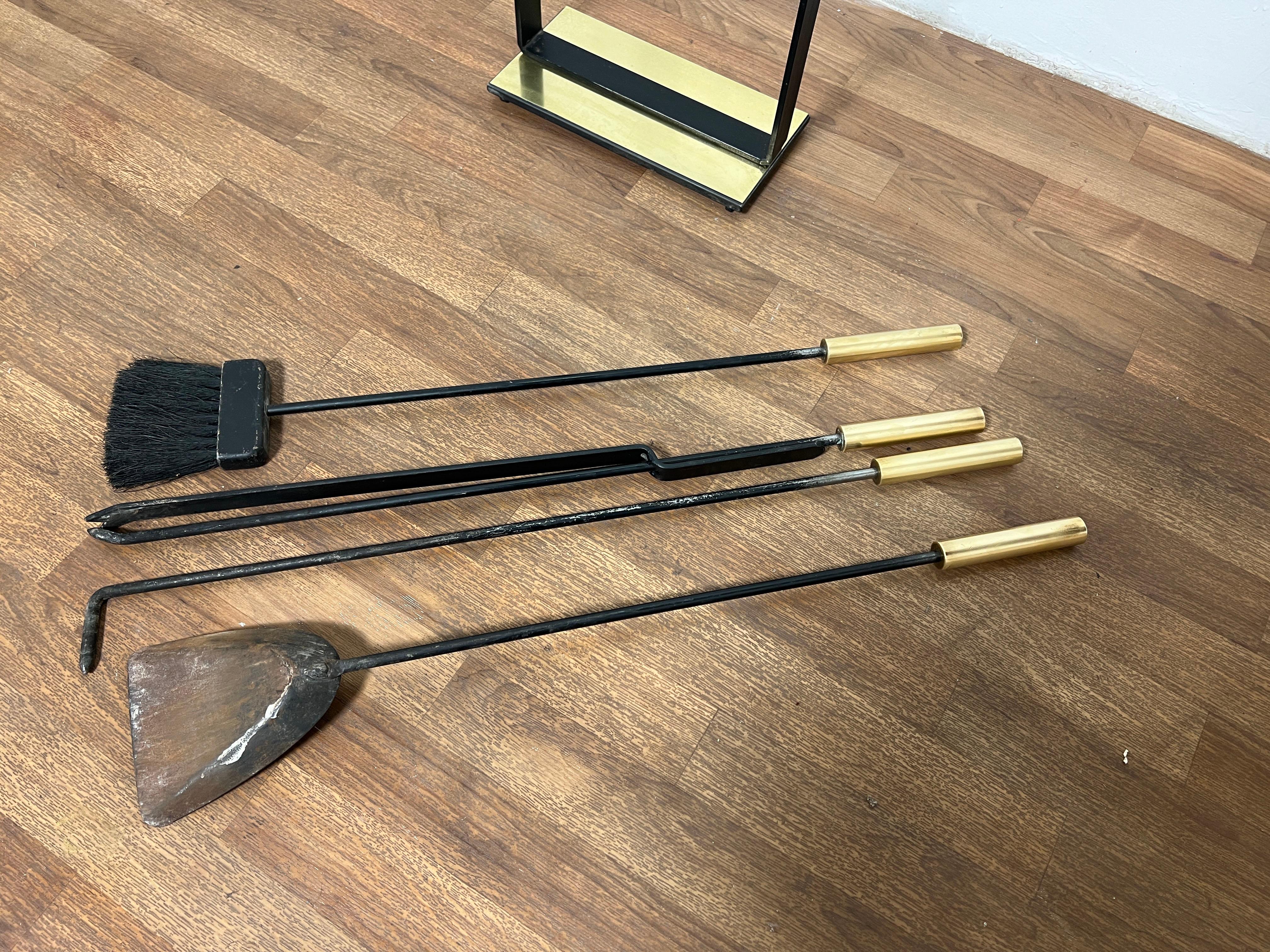 Mid-20th Century Set of Modernist Pilgrim Mfg. Brass and Wrought Iron Fireplace Tools Circa 1960s For Sale