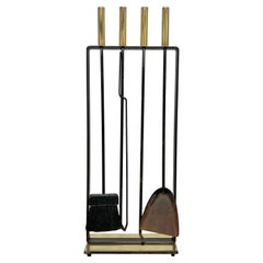 Ensemble d'objets modernes Pilgrim Mfg. Outils de cheminée en laiton et fer forgé Circa 1960
