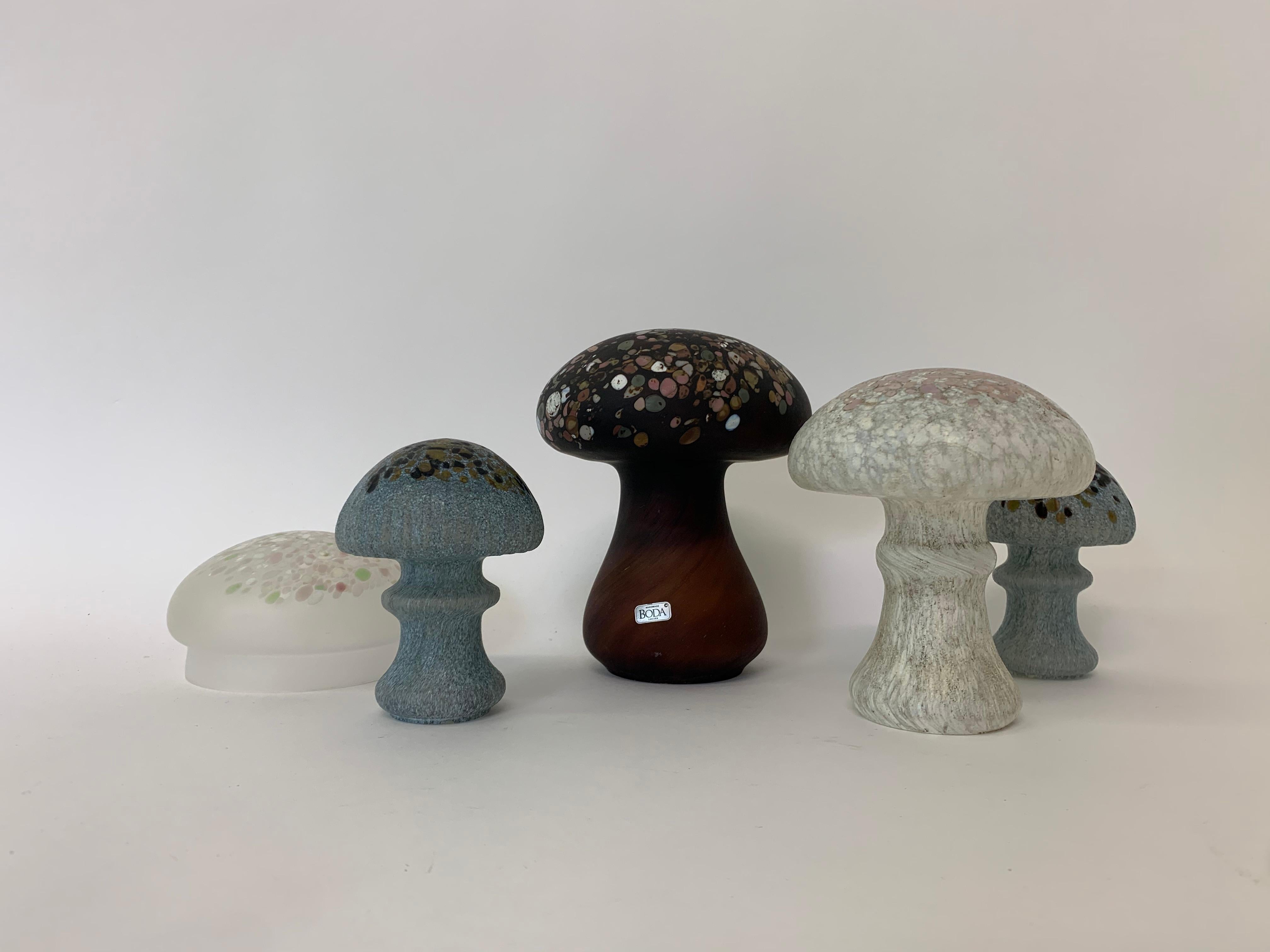 Dimensions:
From left to right 1st photo:
White : 11cm diameter , 6cm Height
Blue : 10,5cm Height 7,5cm Diameter
Brown: 16cm Heigth , 12cm Diameter
White: 13cm Height, 10,5cm Diameter
Blue: 10,5cm Height 7,5cm Diameter
Condition: Mint , one blue