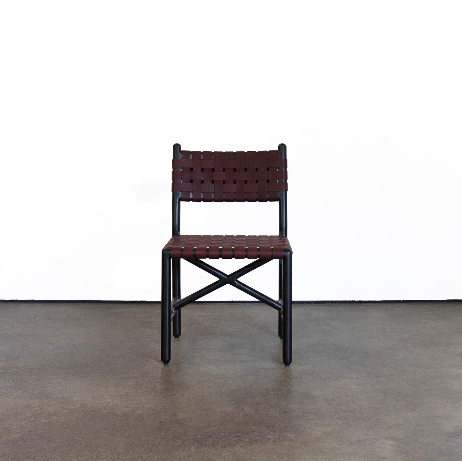 Moderne Ensemble de chaises d'appoint Montgomery en bois massif par Crump and Kwash en vente