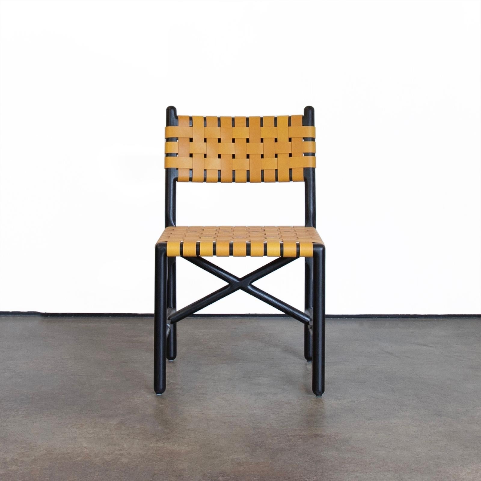 Moderne Ensemble de chaises d'appoint Montgomery en bois massif par Crump and Kwash en vente
