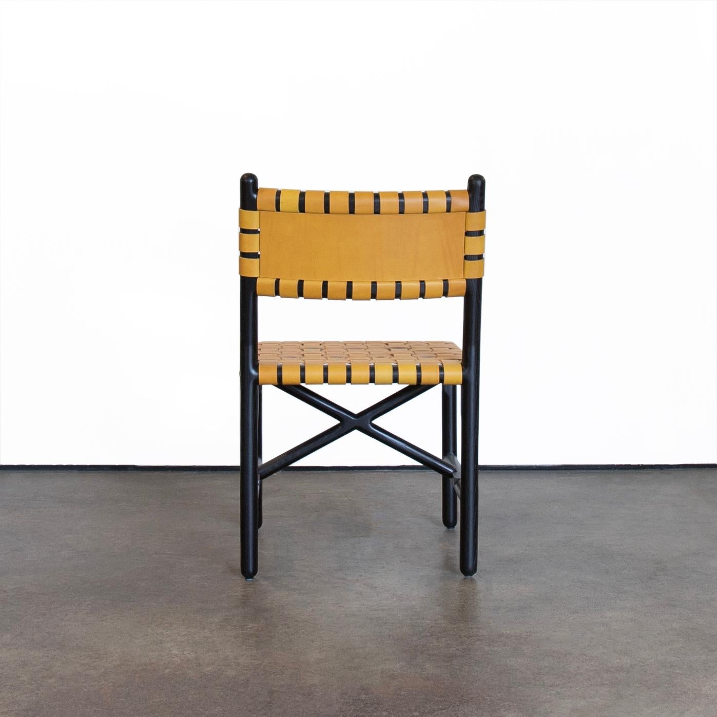 Tissé à la main Ensemble de chaises d'appoint Montgomery en bois massif par Crump and Kwash en vente