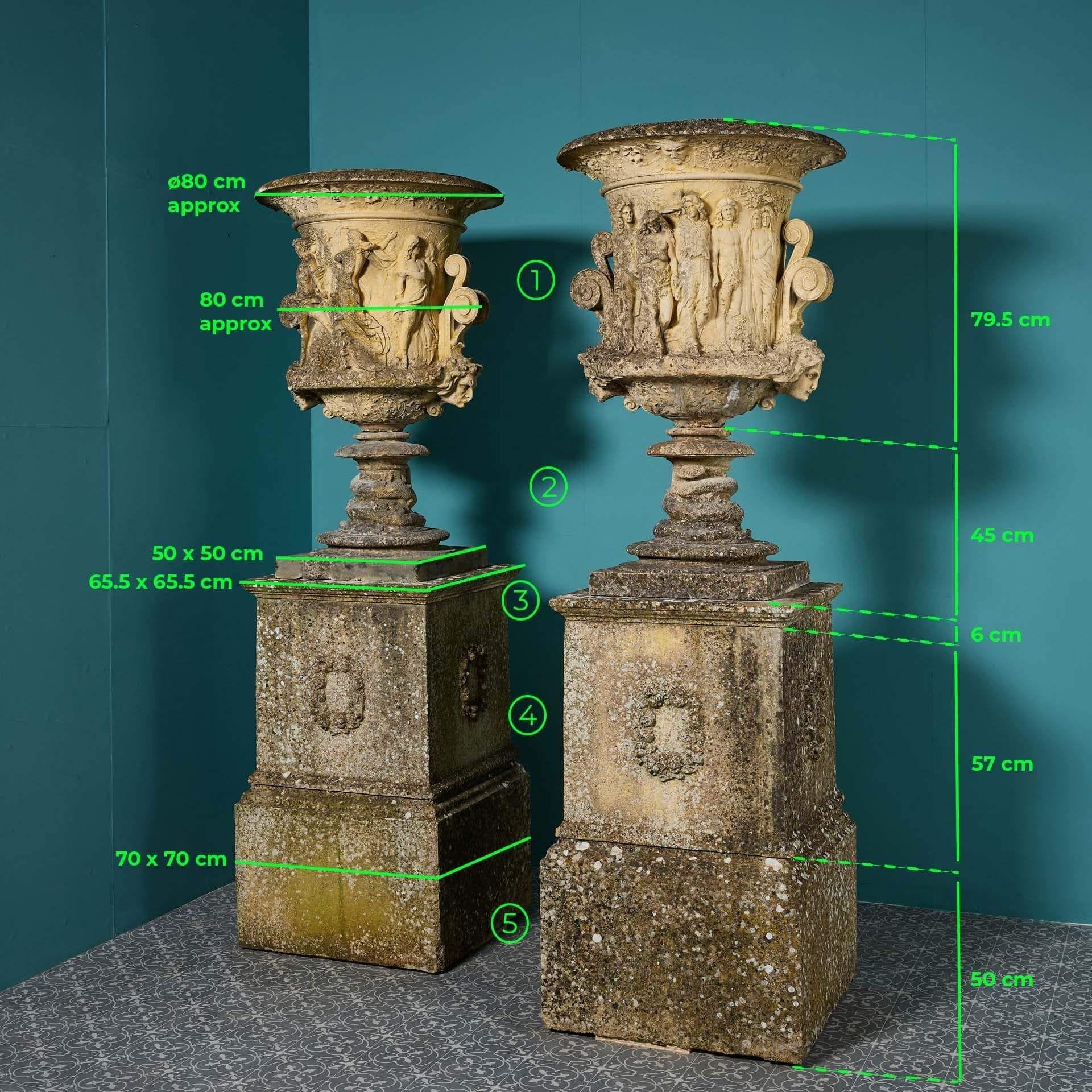 Set di urne da giardino monumentali in stile neoclassico inglese, alte 2,38 m e sottoposte alle intemperie in vendita 4