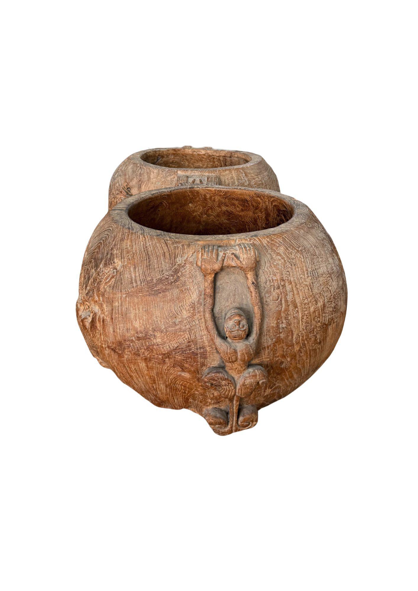 Monumentaler Satz von handgeschnitzten Schalen aus Teak-Maserholz aus der Mitte des 20. im Angebot 4