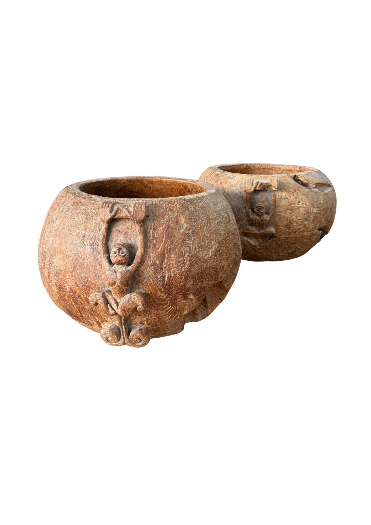 Monumentaler Satz von handgeschnitzten Schalen aus Teak-Maserholz aus der Mitte des 20. im Angebot 11